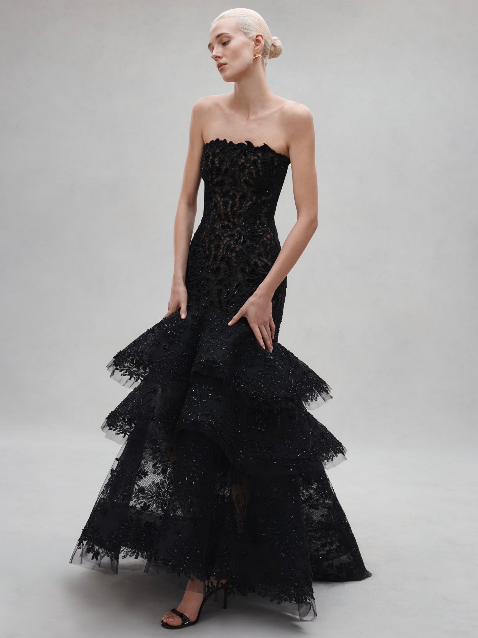 oscar de la renta beaded dress PRE-SPRING 2027 chrysanthemum lace, bugle bead embroidery and citrine crystal embellishment bring radiance to eveningwear. Tiered ruffles and feather-trimmed high-low hems in Cherry blossom dress Size AUS:XL sewing_tutorial Linen Wrap Dress with color palette with jewel