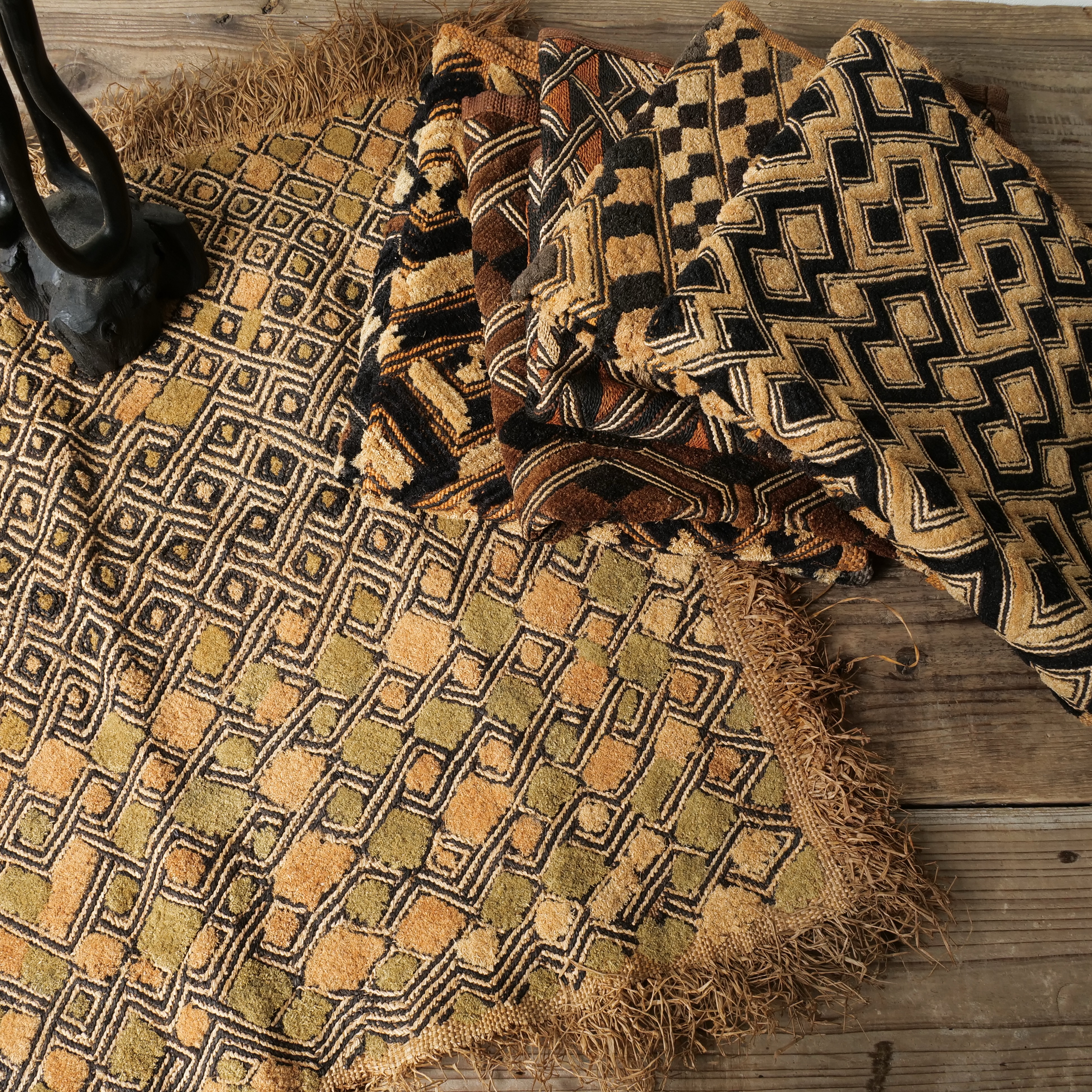 美品 草ビロード アフリカ クバ布 クバ王国 ヴィンテージ フレーム付 額装 Kuba Cloth ～African textile～