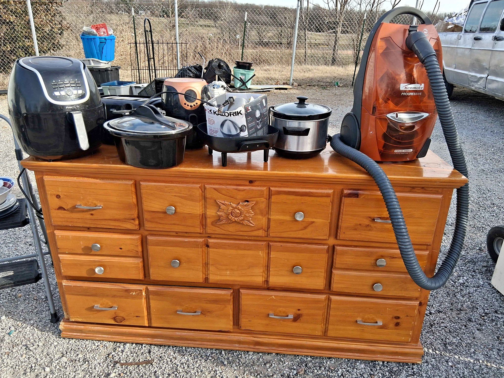 FREE STUFF AND STUFF FOR SALE. 615 N. MAIN. JOPLIN. A LOT OF FREE STUFF
