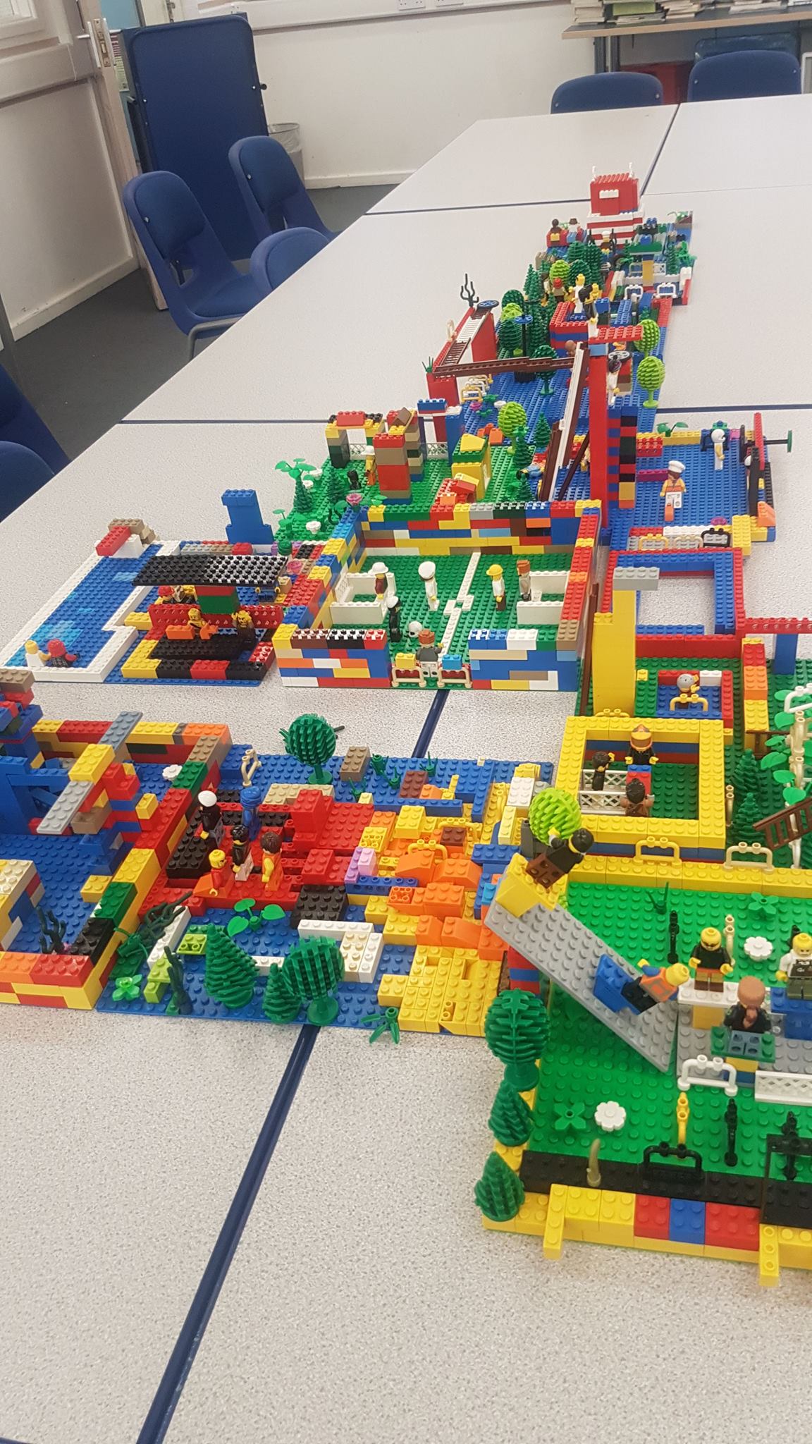 RBWM Libraries - Our #CoxGreenLibrary #MasterBuilders have...