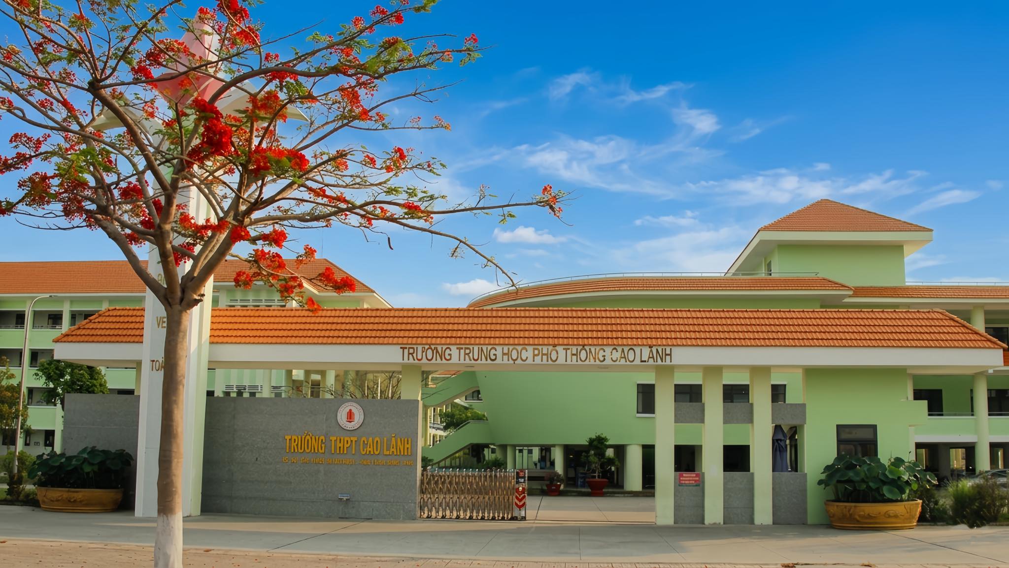 Trường THPT... - Trường THPT Nguyễn Quang Diêu, An Giang