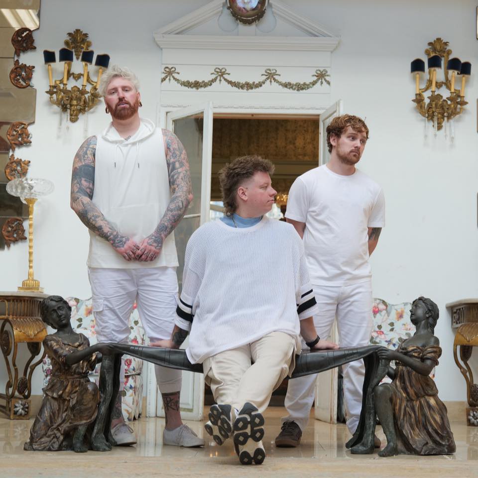 Behind the scenes: Howlin’ At The Moon music video shoot | Sink In