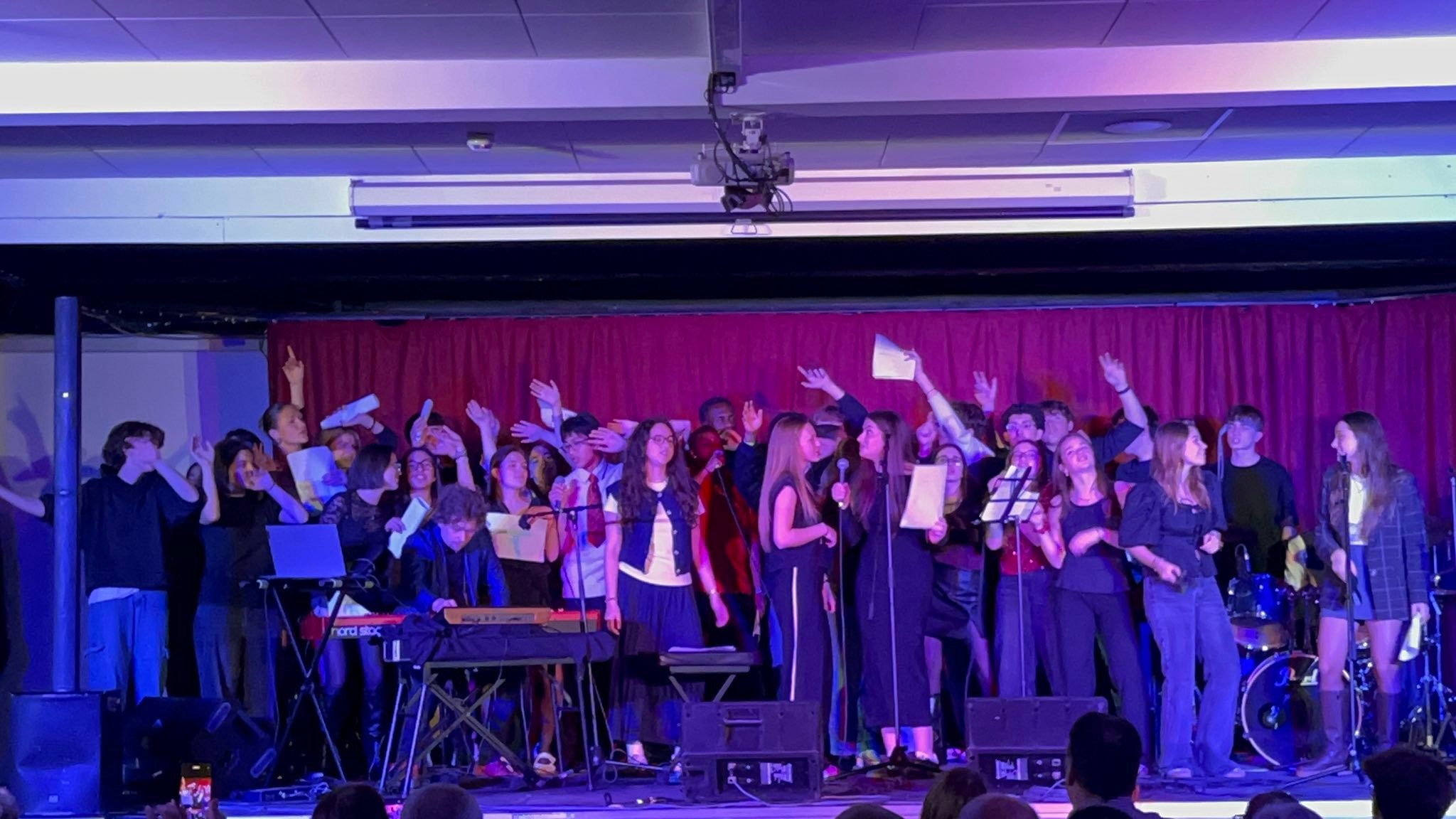 Inst... - Institut Notre-Dame de Loverval - section secondaire