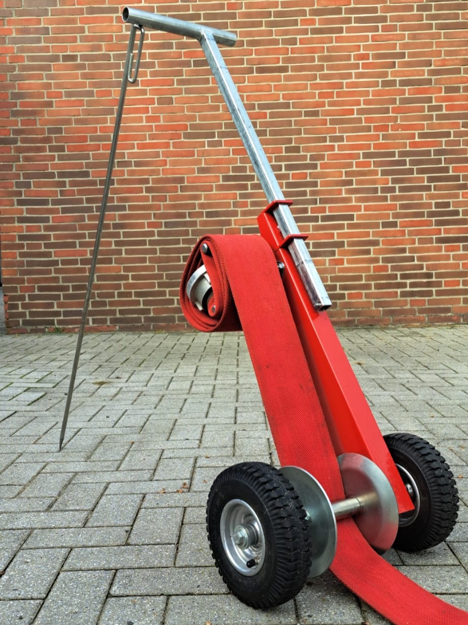 🚒 Gerät des Monats: Der Schlauchaufroller Kleines Gerät, riesige Erleichterung! Was auf den ersten Blick unscheinbar wirkt, ist vor allem bei großen Einsatzstellen ein echter Lebensretter für die Muc