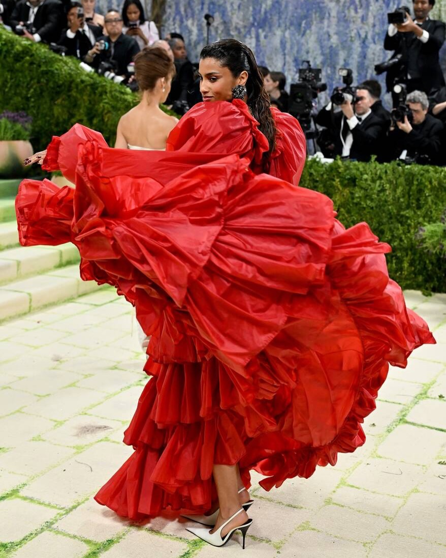 Imaan Hammam in Saint Laurent, at the 2026 MET Gala. #dnaModels