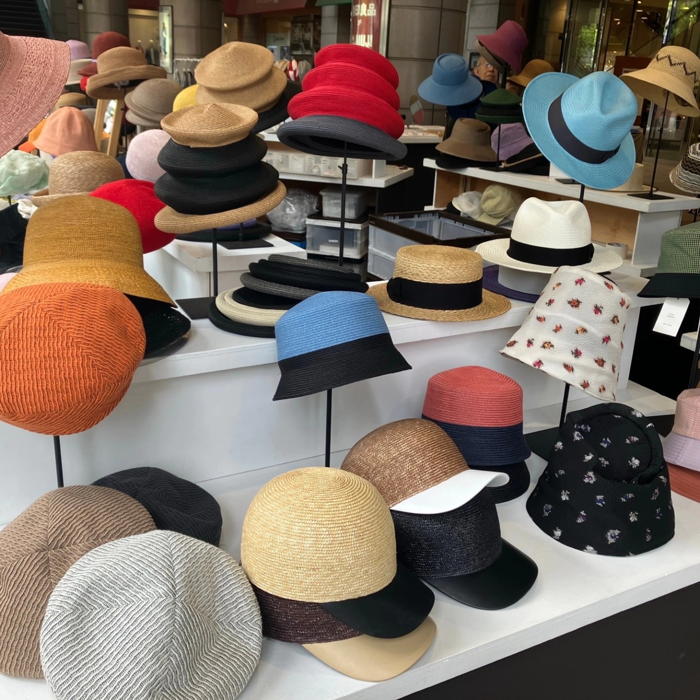 移動帽子屋AURA POP-UP SHOP 「要品を届ける」をコンセプトに、日本
