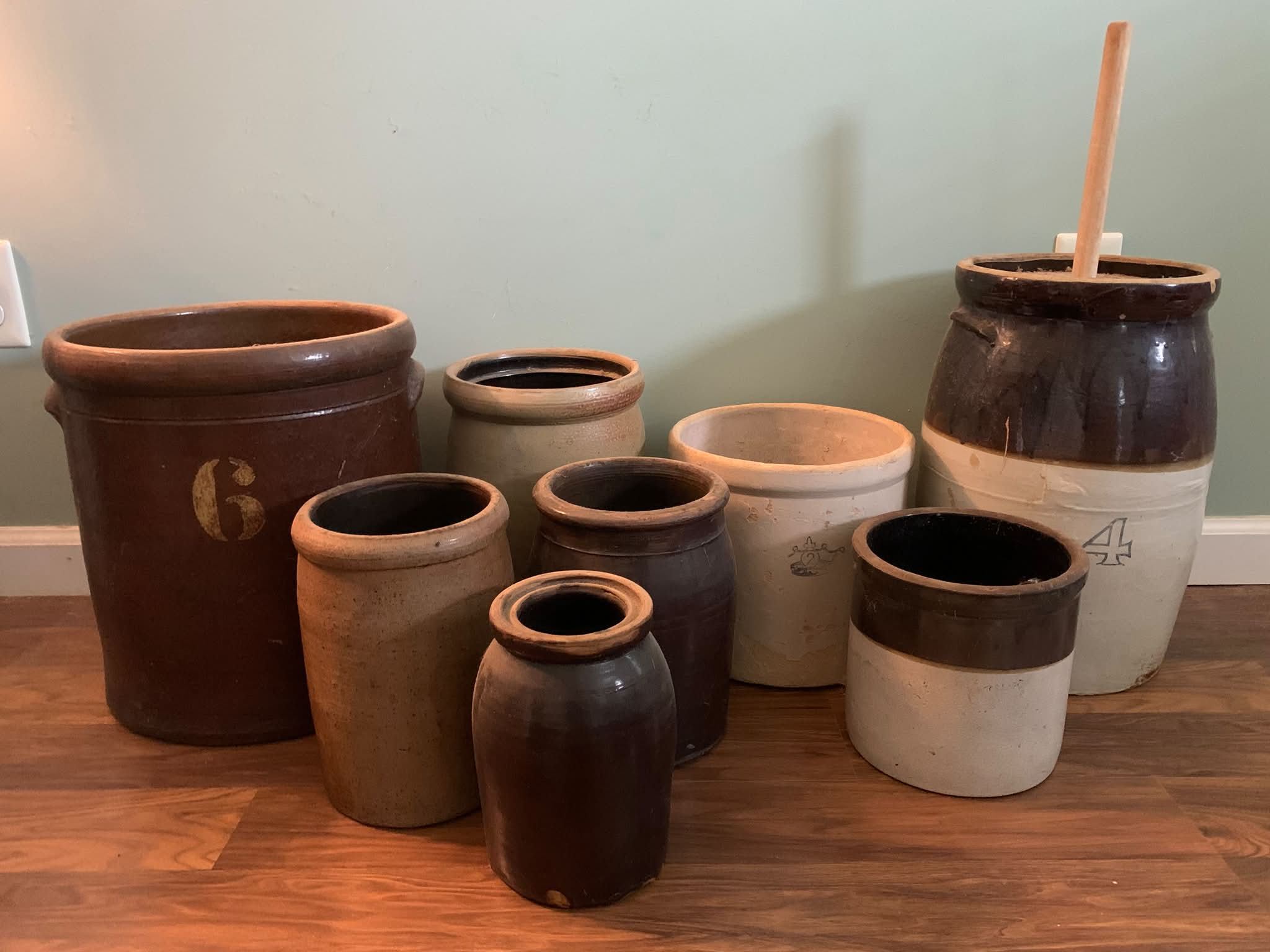 Valuing a collection of old stoneware crocks for estate settlement