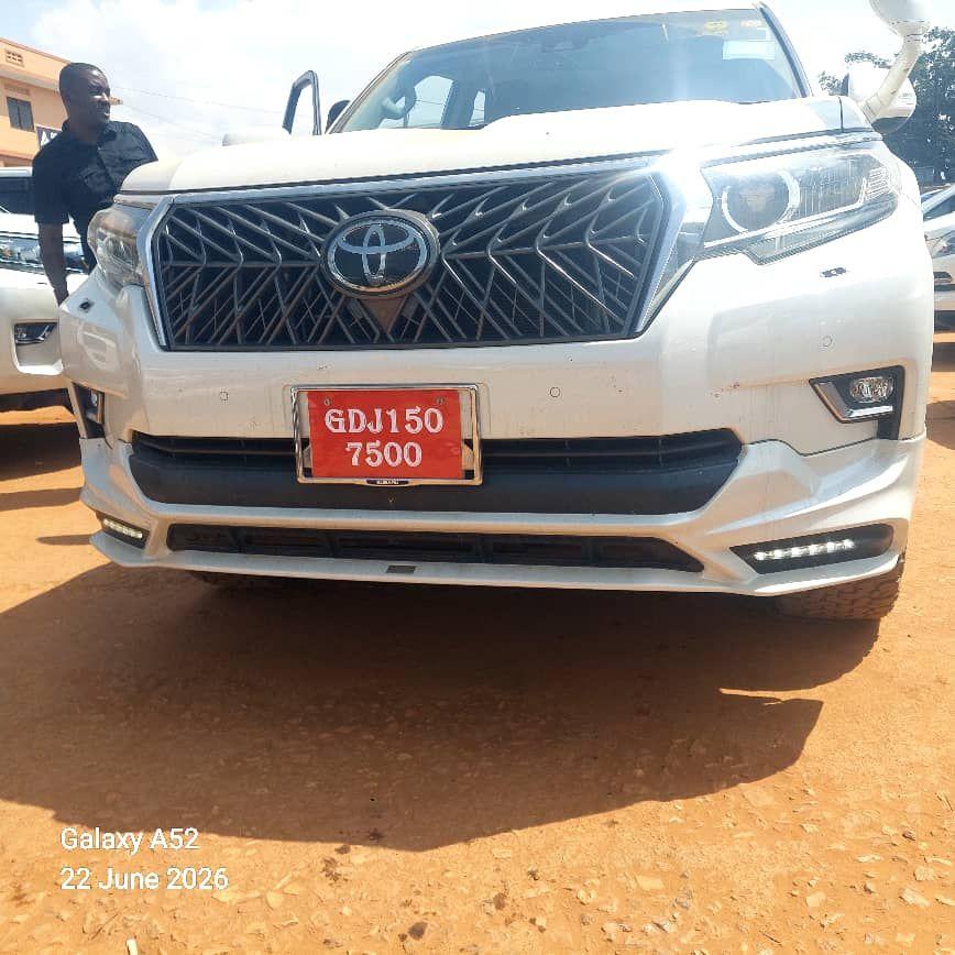 Land cruiser Prado TXL model 2020 diesel at 225m, call 0790898561