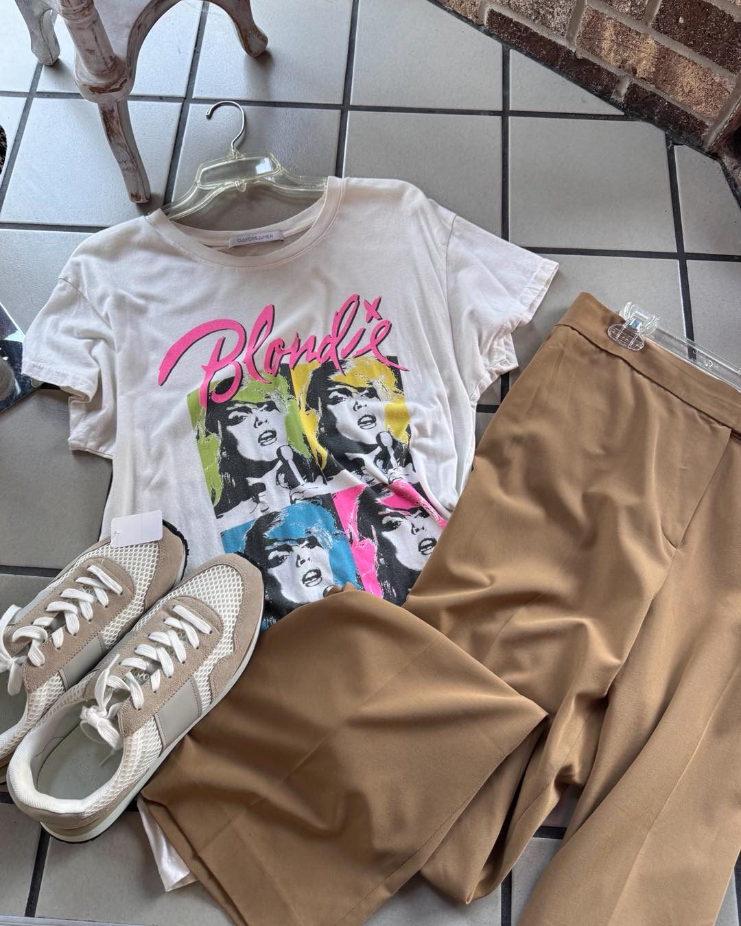Dress up a tshirt with cute dress pants and add some stylish sneakers! Info: (women's) Tshirt - size medium $3.99 Pants - size 12 $10.99 Sneakers