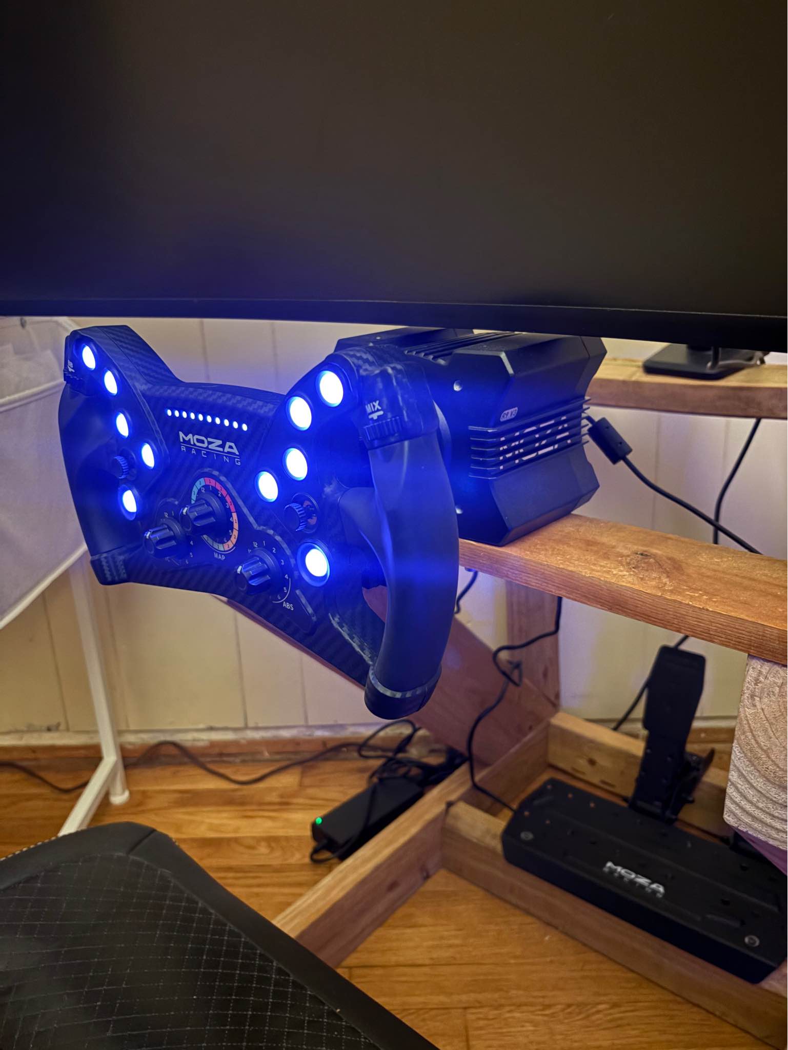 Moza R9 full sim racing setup - Monitors - Manhattan, Kansas | Facebook ...