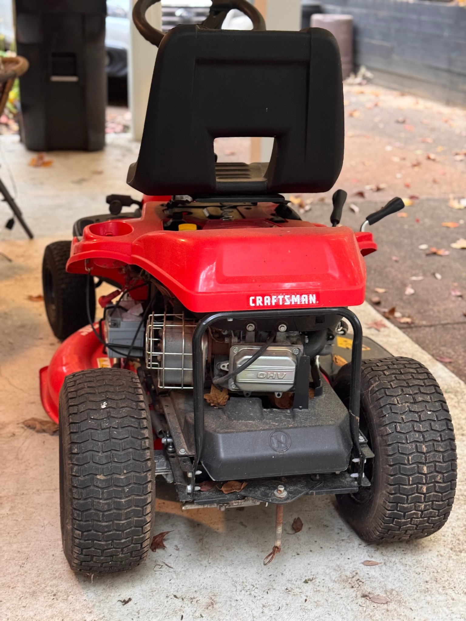 Craftsman R110 Riding Lawn Mower – Great Condition 30