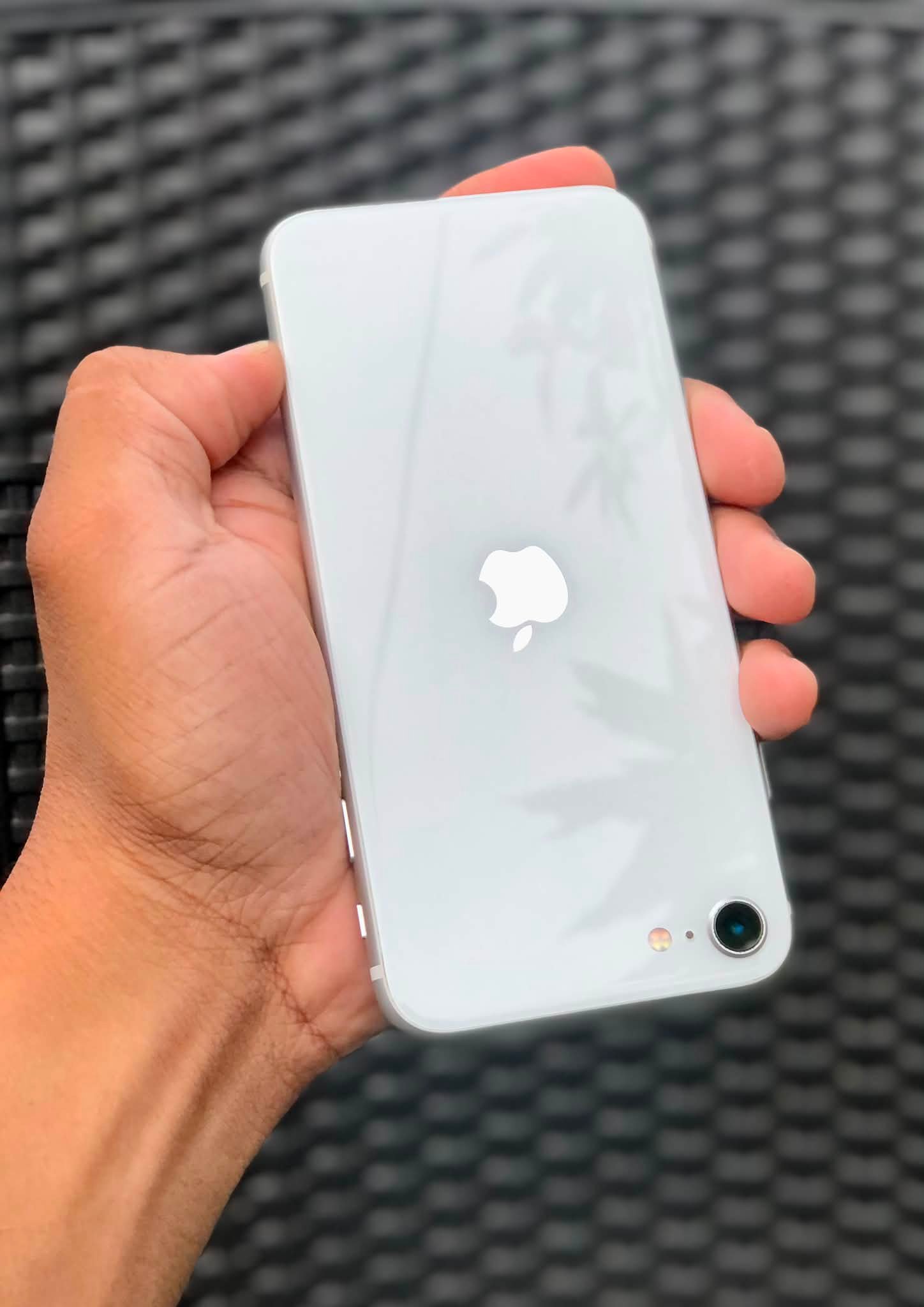 iPhone SE 第2世代 128GB ホワイト スマートフォン・携帯電話 iPhone