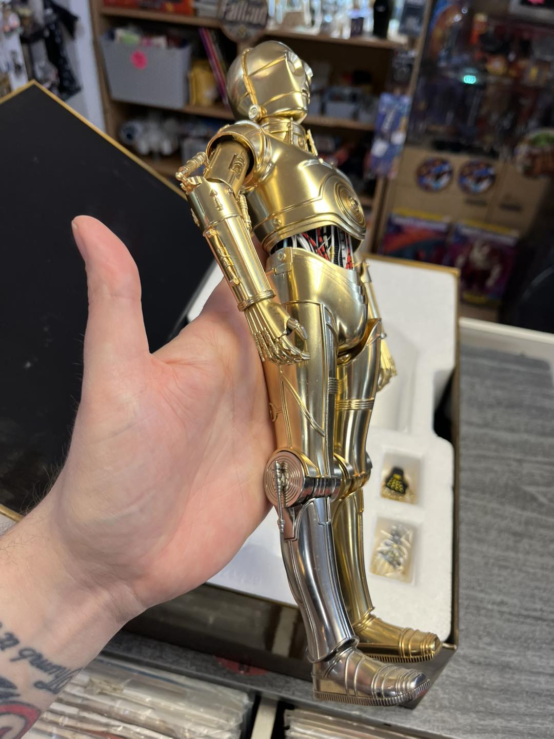 c3po motorcycle helmet Wearable Kit 3PO was built by the young Anakin Skywalker and went on to become a vital and beloved part of the Resistance My first C3PO build, decided
