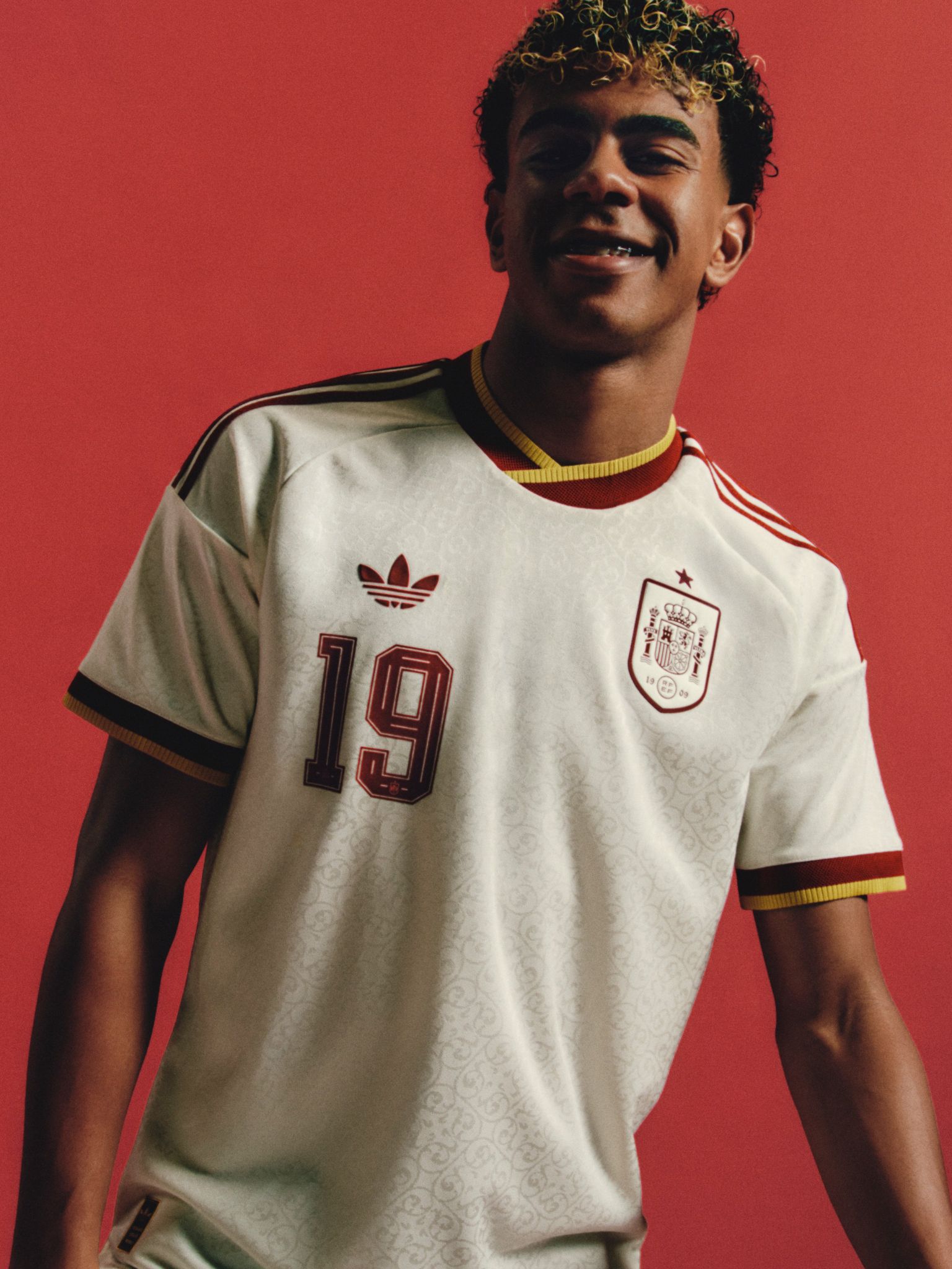 🚨 𝗢𝗙𝗙𝗜𝗖𝗜𝗔𝗟: Lamine Yamal unveils Spain national team's