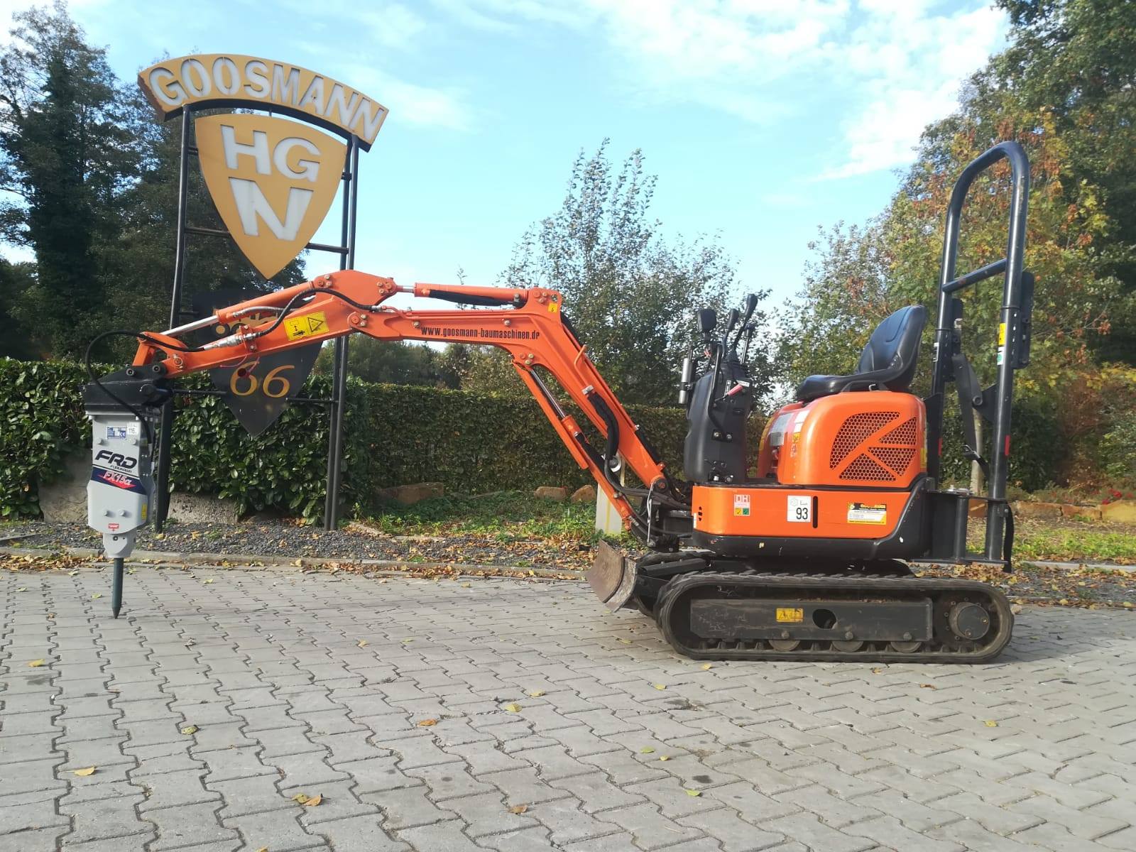 Goosmann Baumaschinen GmbH - Update: Klein genug, um durch kleinste ...