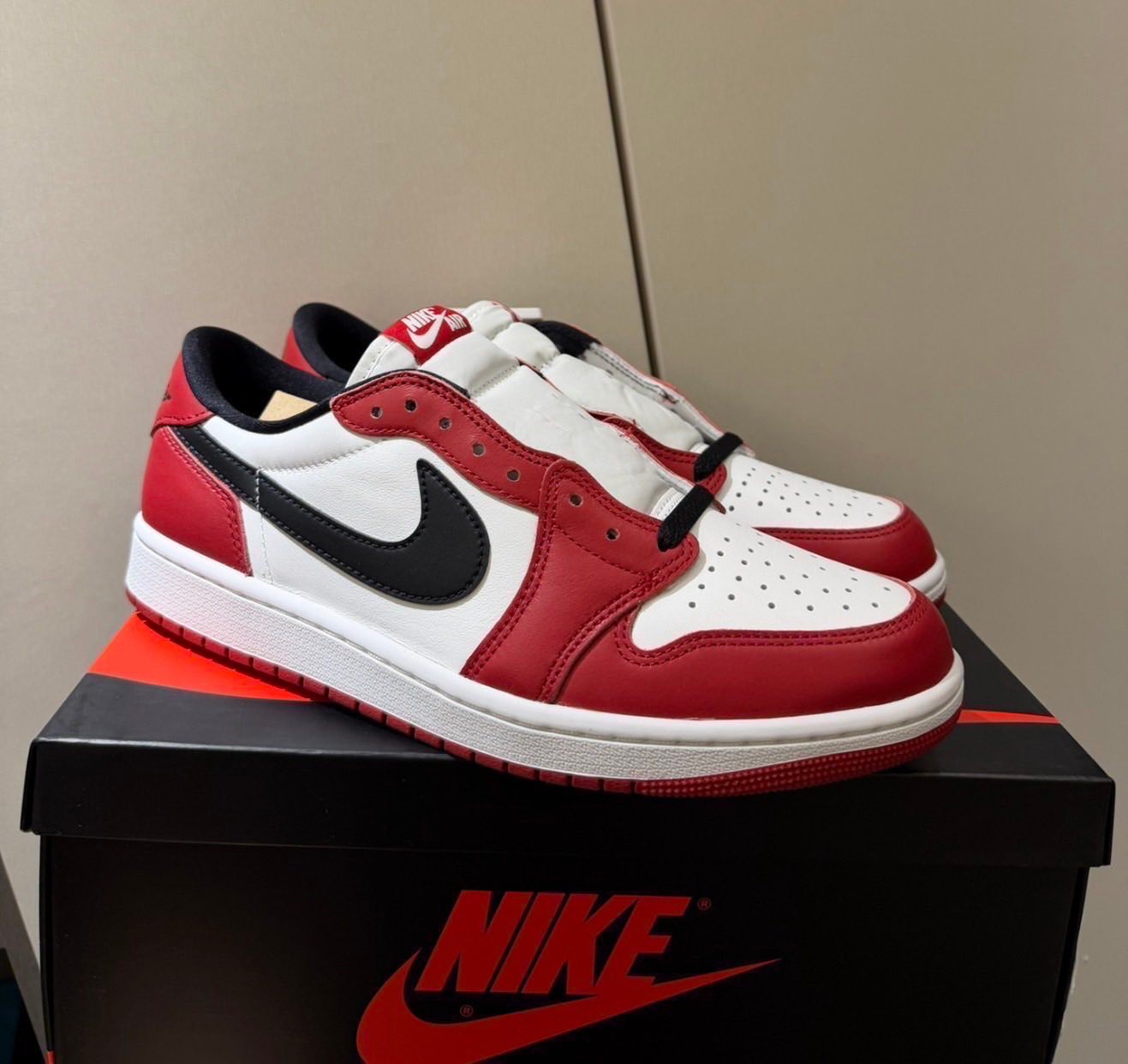 Jordan 1 retro low og chicago price