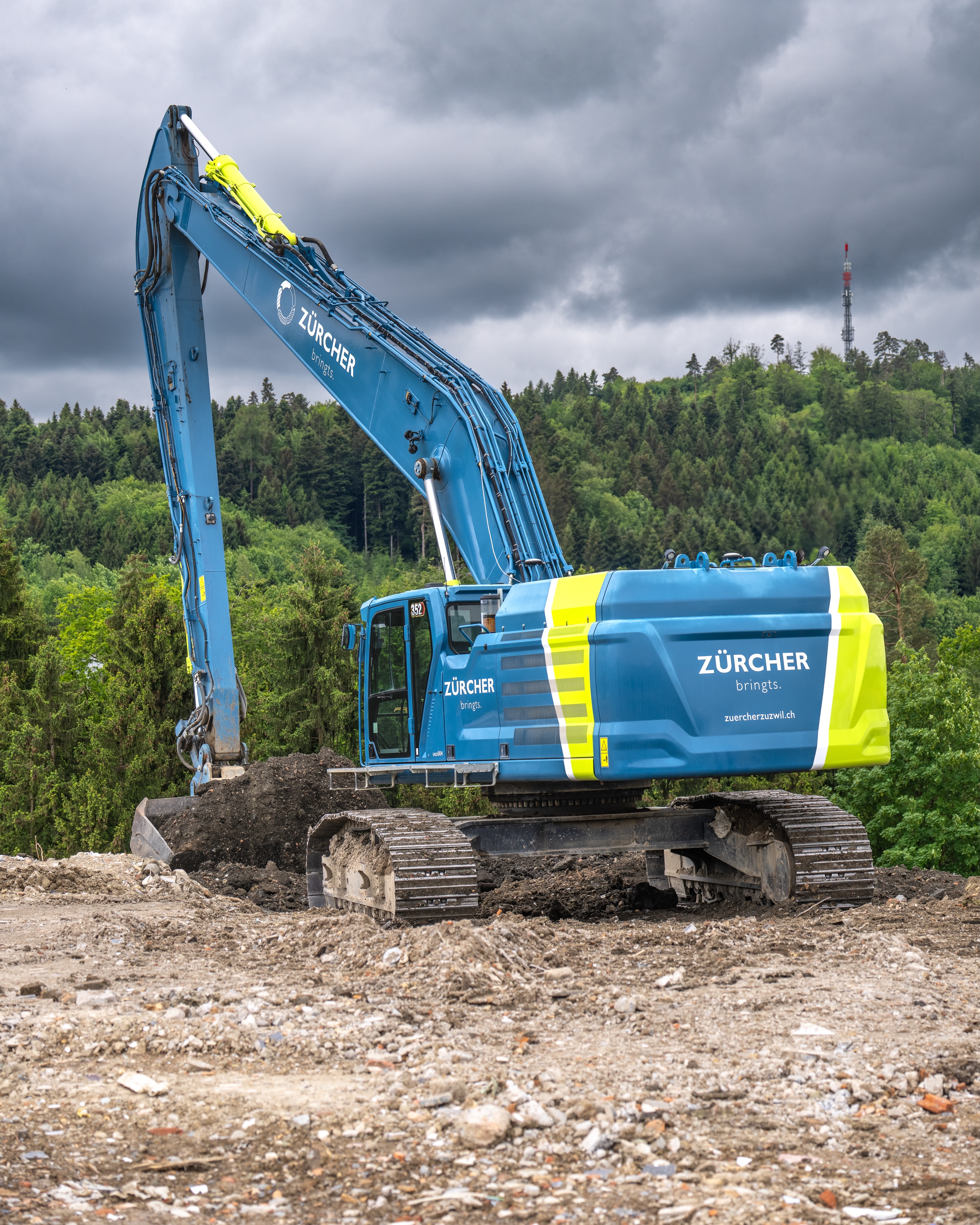 susu 様 Zürcher Cat 352 working on a landfill in Switzerland 🇨🇭