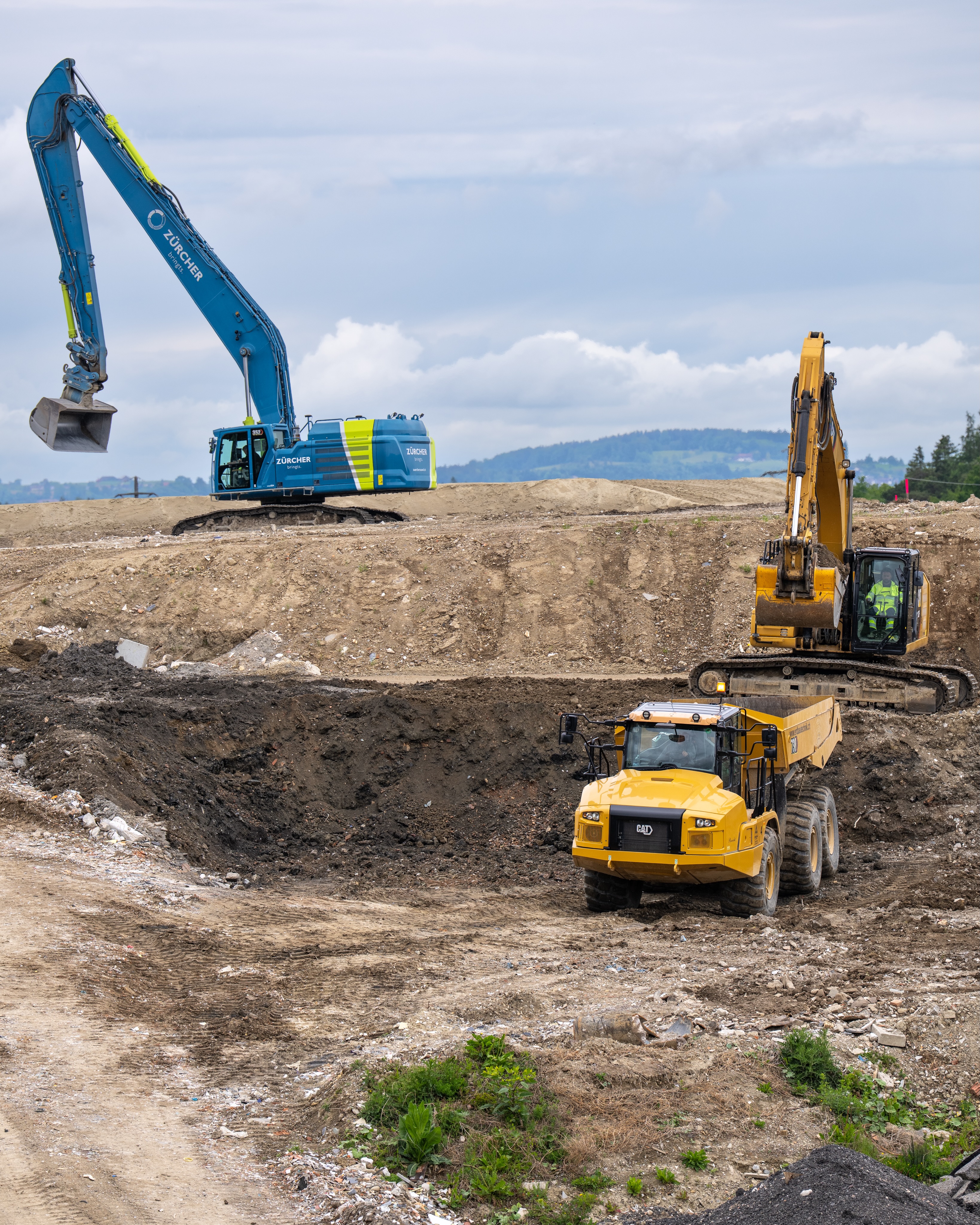 susu 様 Zürcher Cat 352 working on a landfill in Switzerland 🇨🇭