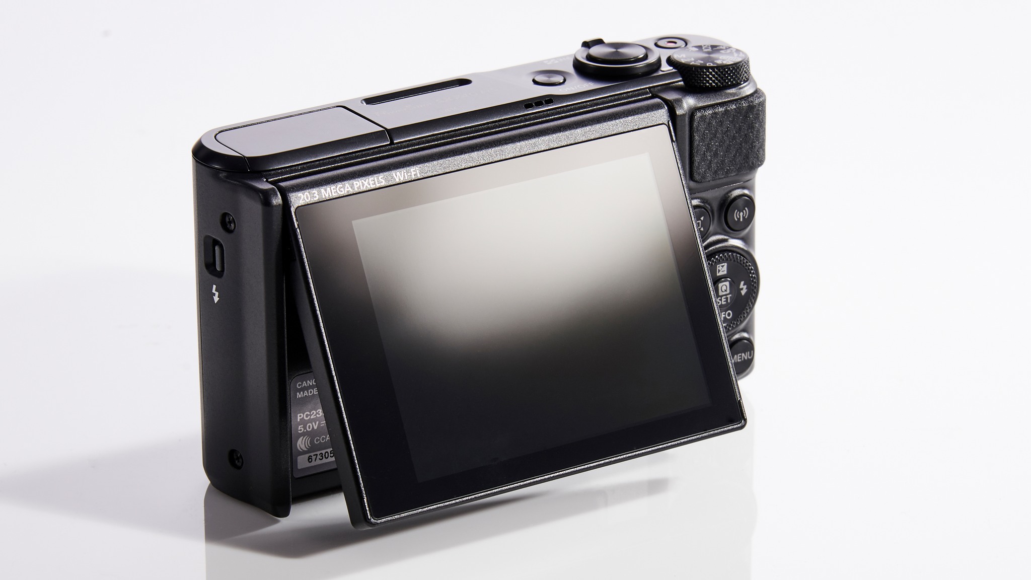 The Canon PowerShot SX740 HS is a compact superzoom camera with a 