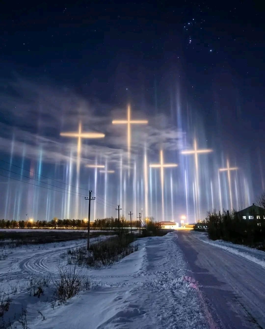 Light pillars appear over Ohio after snowstorm