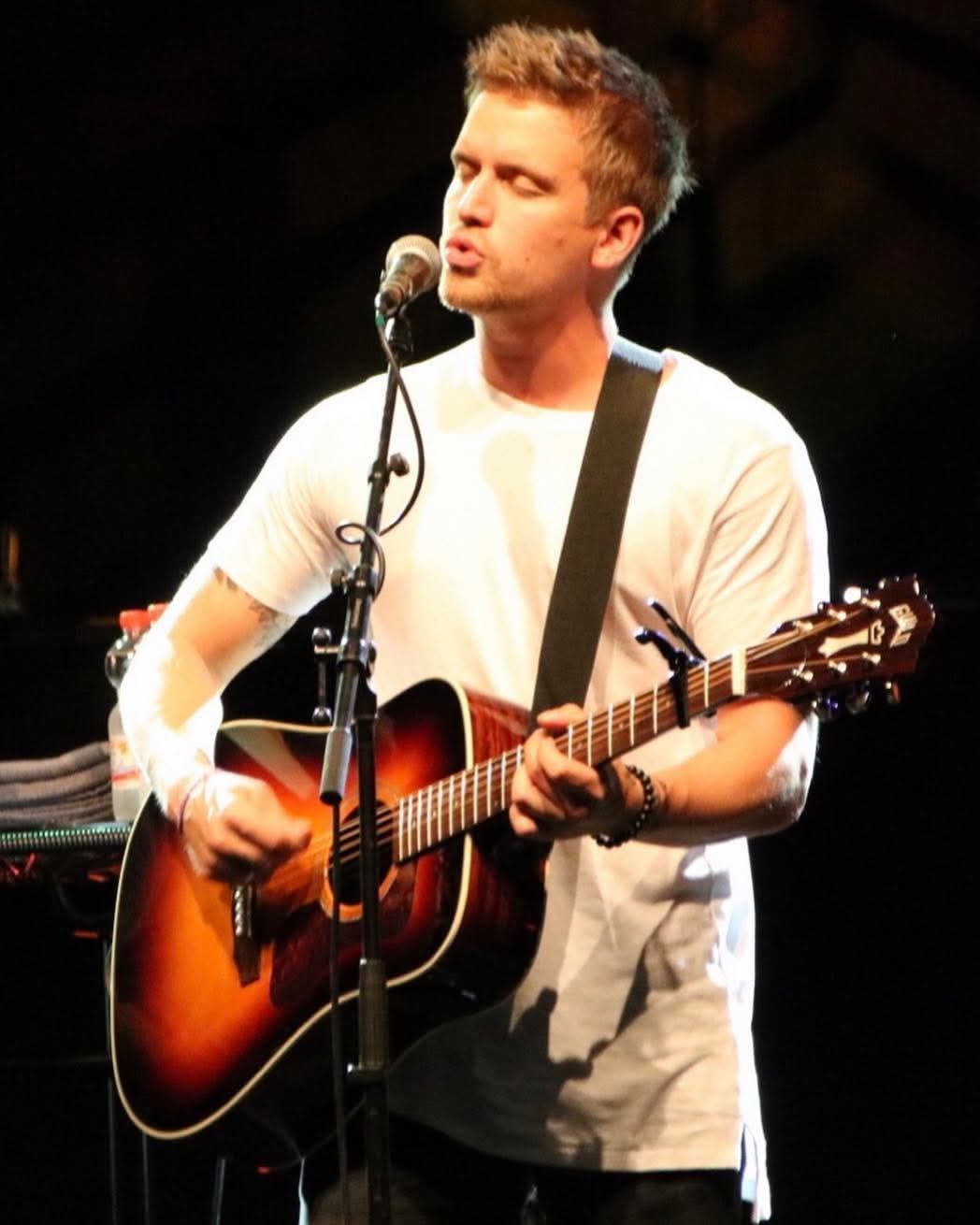 CountryHome - ⭐ HAPPY BIRTHDAY ⭐ Wir gratulieren dem Songwriter Levi ...
