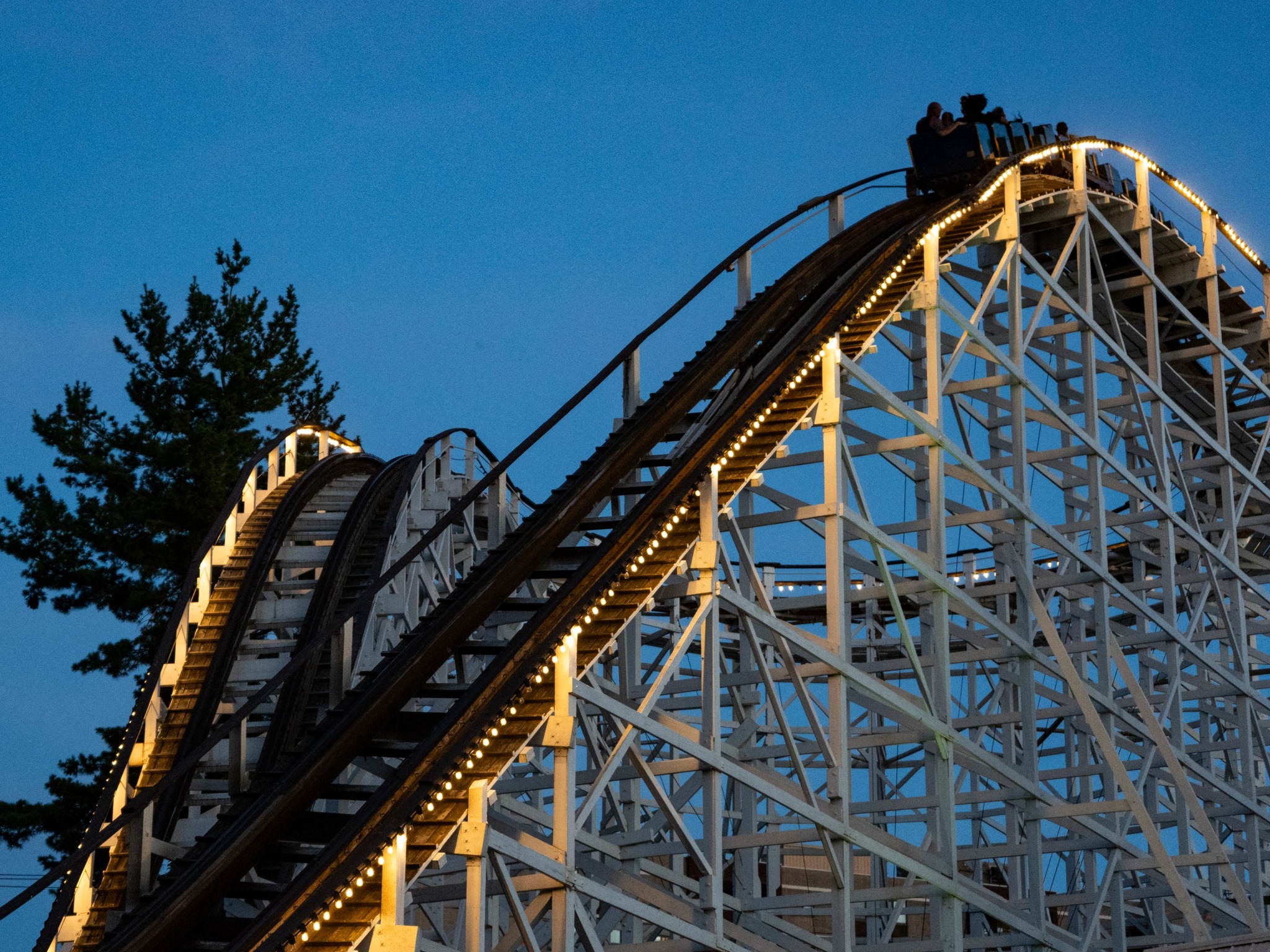 🕯️ Calling all thrill seekers! Take a lights-out ride on