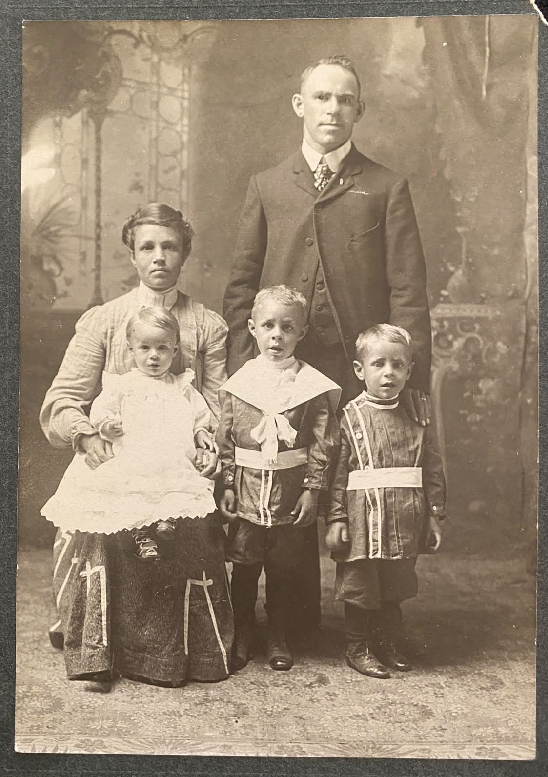This picture was taken around 1908 or so. This is the Hunt family