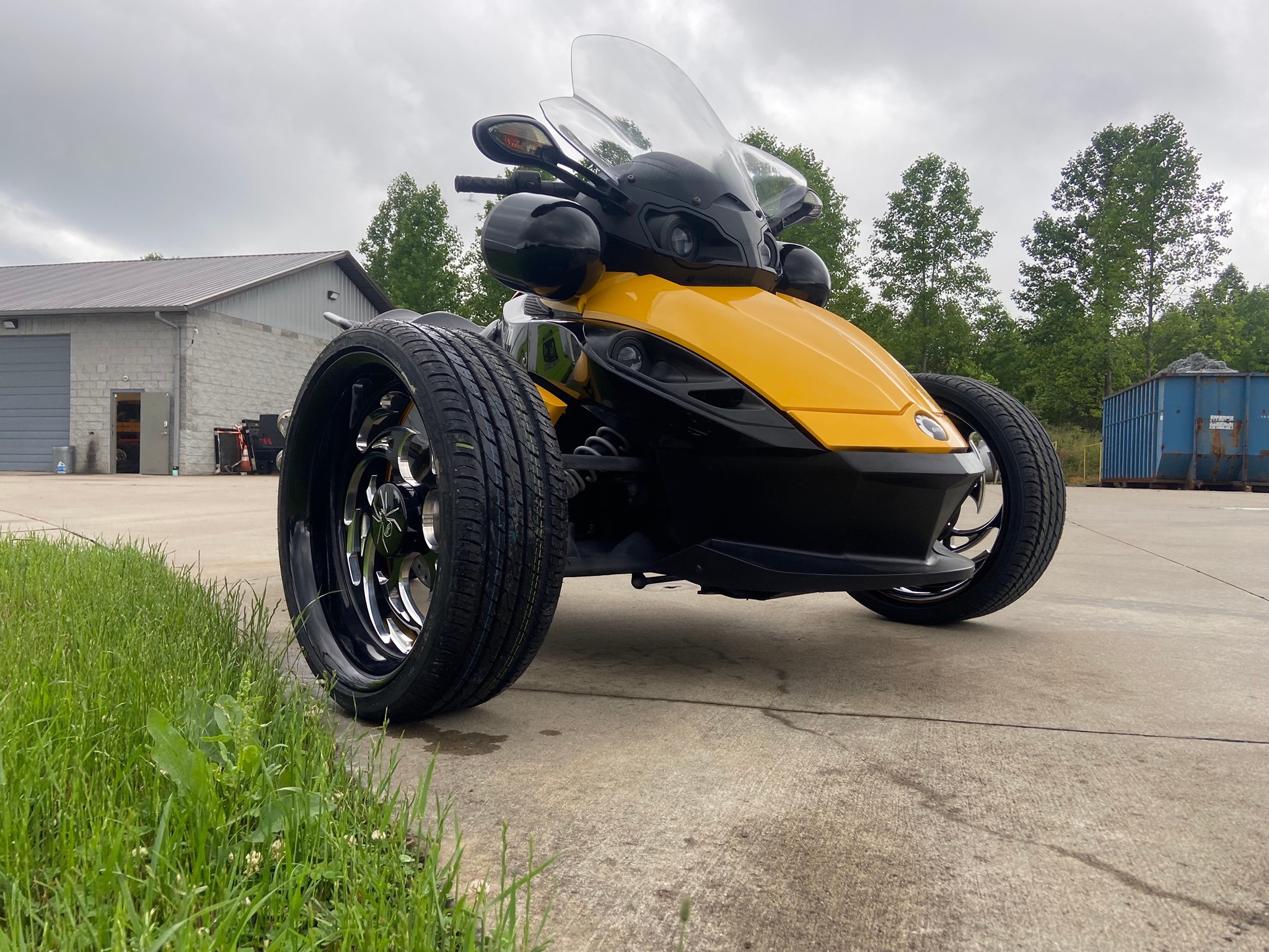CAN-AM SPYDER... - Can-Am Spyder Customs By All Things Chrome | Facebook