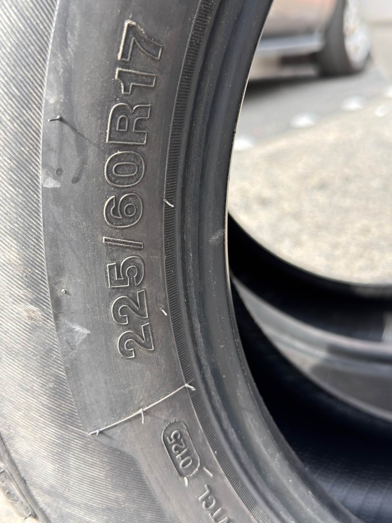 225/60/17 3 tayers price 15 kd last עווענעותעינעעע ン MIaU S T9 32