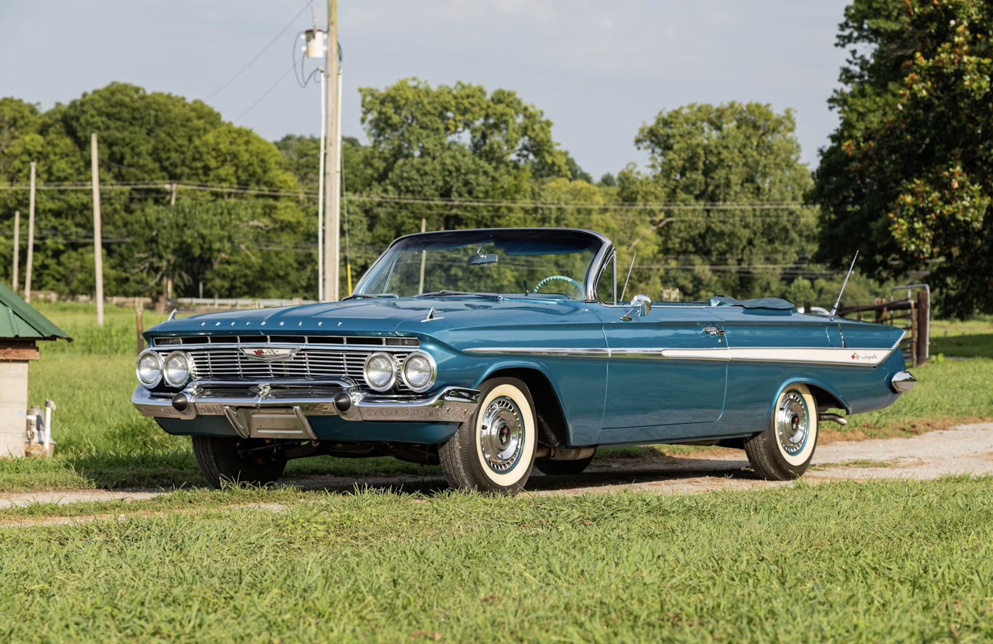 Drop the top and hit the Boulevard 🌴 1961 Chevrolet Impala