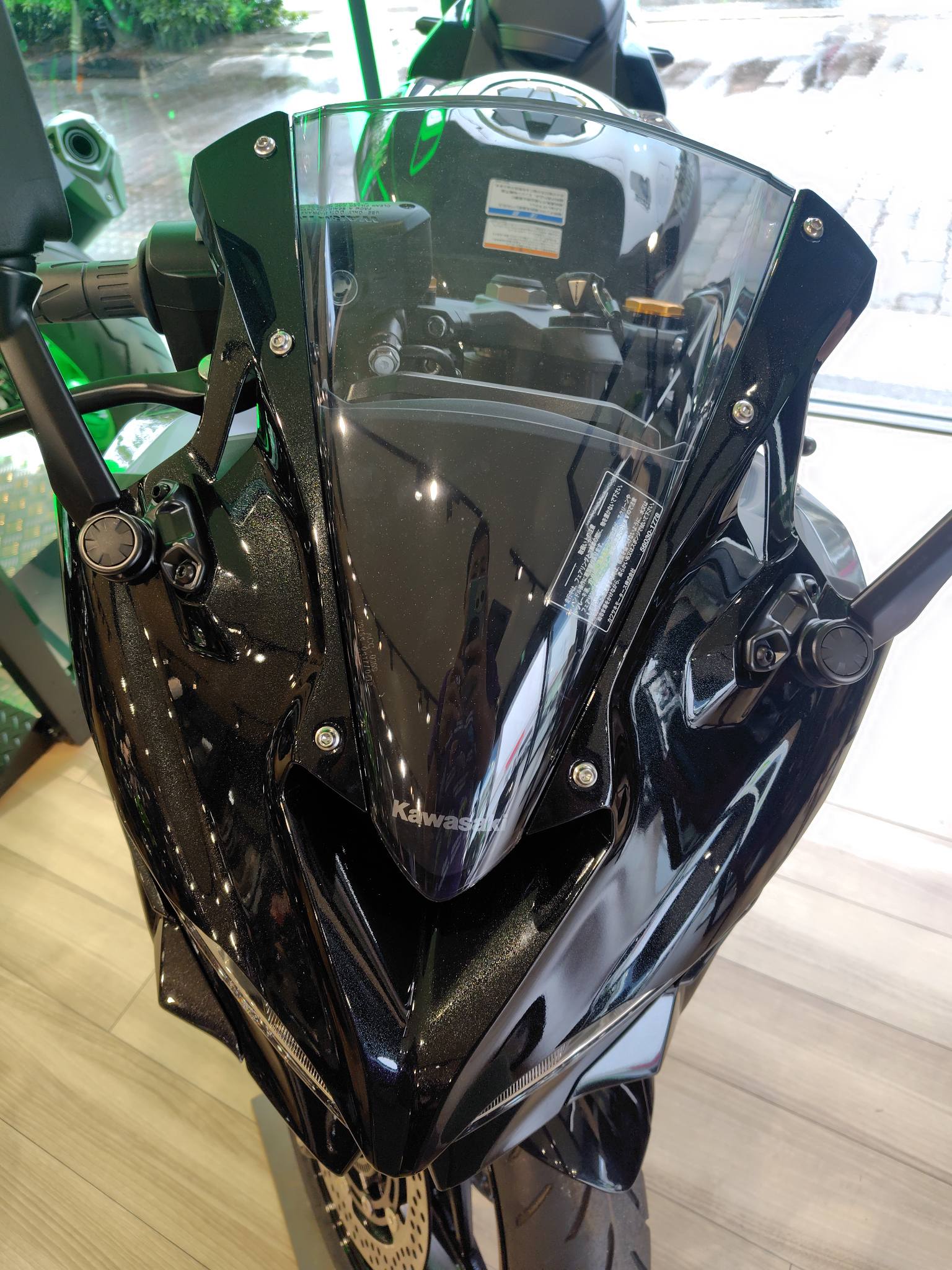 ZX-4Rのブラックお探しではないですか？ こちらの車両はZX-25R SEでは