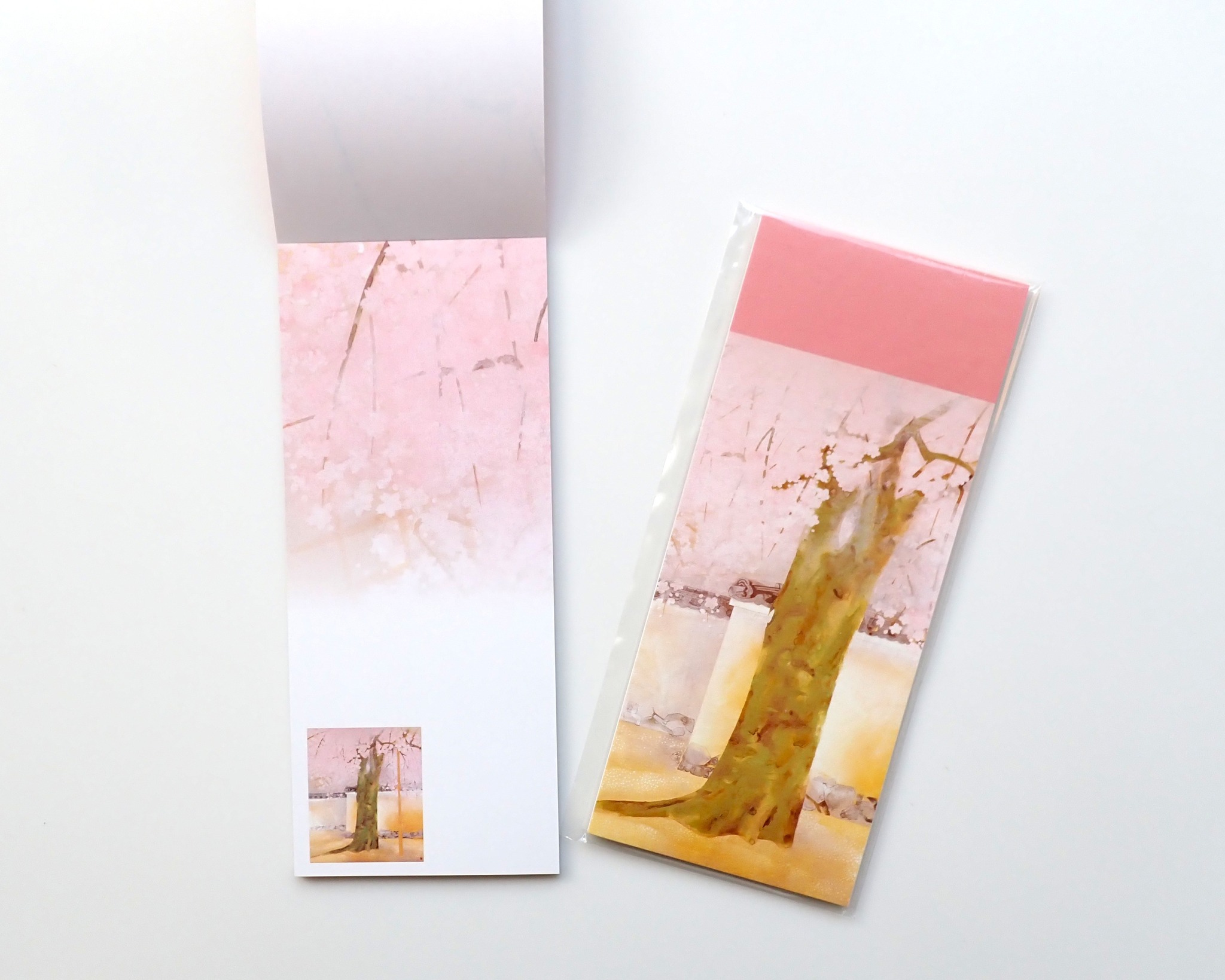 花鳥画を得意とし、海外でも人気を博した画家 #渡辺省亭。 《桜に雀