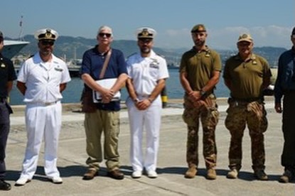 個人装備 U.S. Naval Investigative Service 2000w_q95.jpg