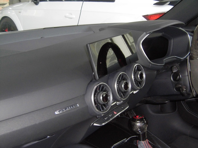 AUDI アウディ TT/TTS/TTRS 8S(FV)にセカンドモニターを取り付ける事が