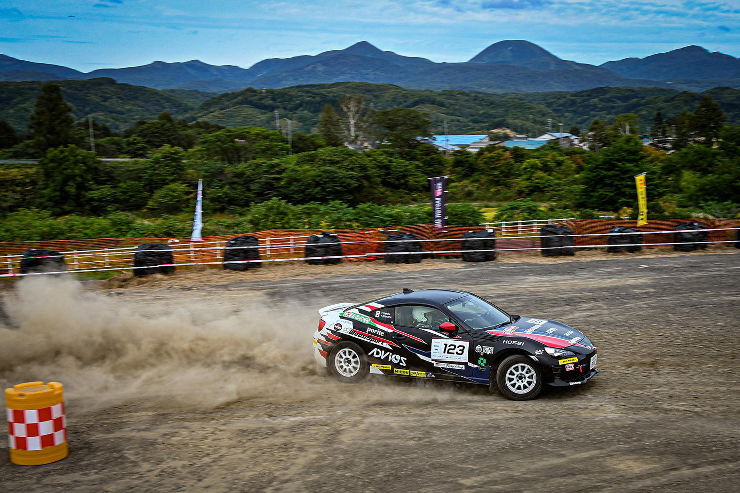 数量限定、WedsSport Racing Gals（南真琴さん、成沢紫音さん、有栖未