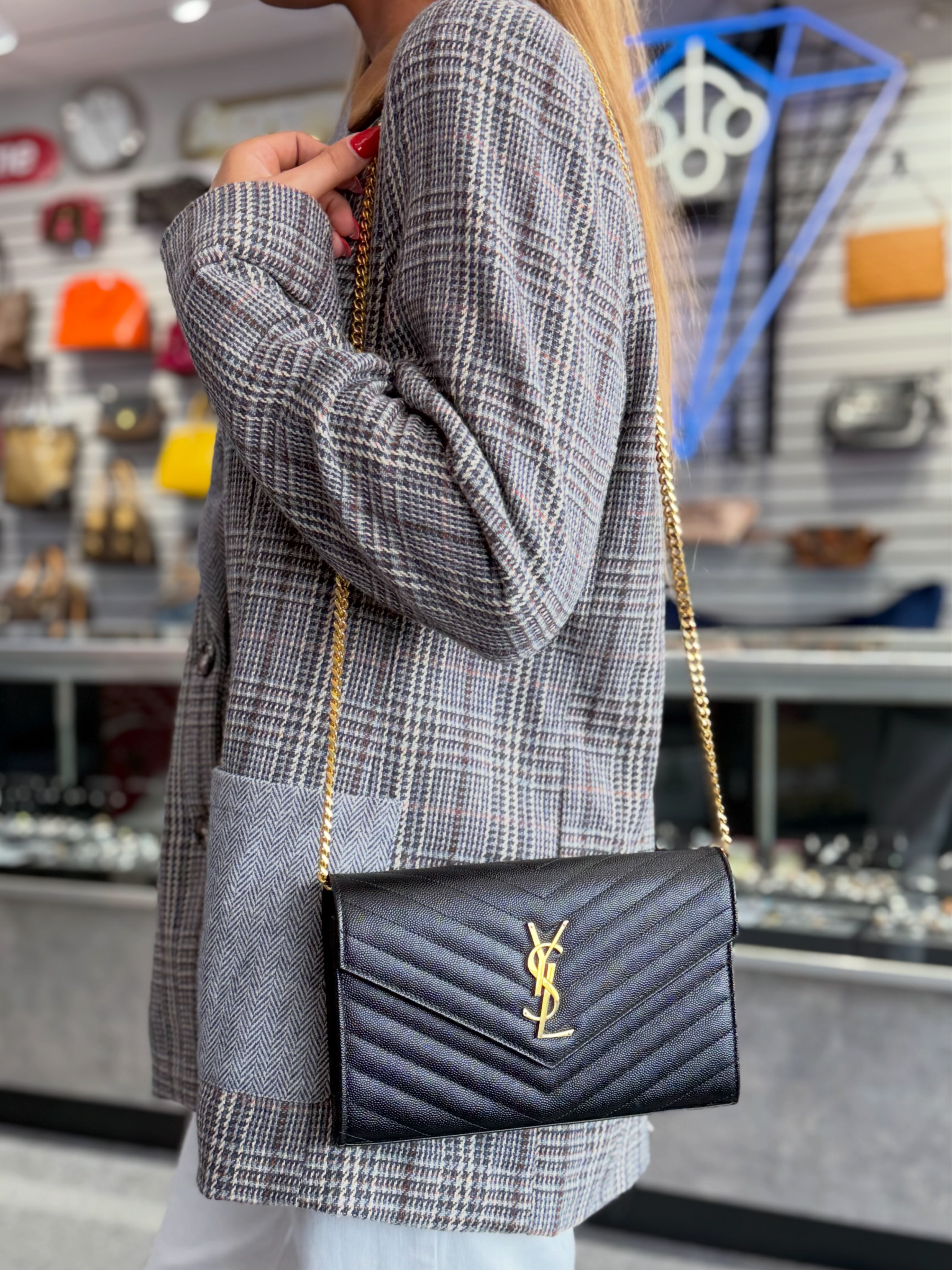 Shoulder Bag Saint Laurent Envelope Chain Bag ?Louis Vuitton Low 