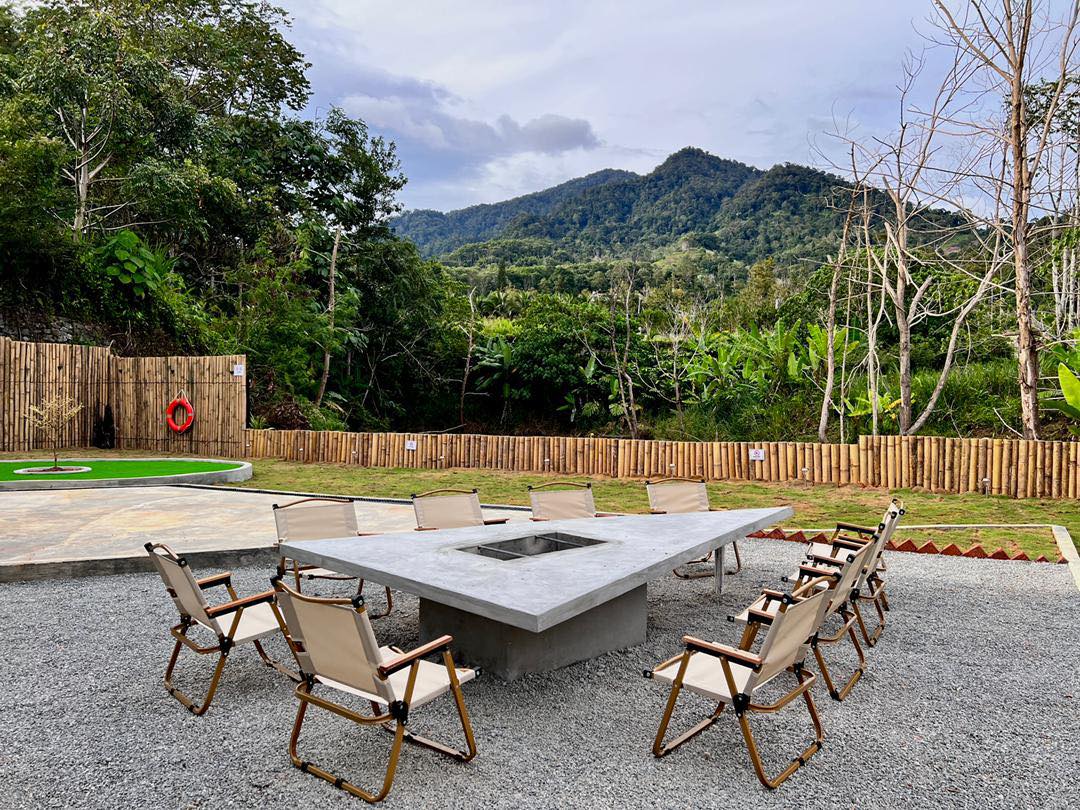 T... - The Black Box & White Box Villa / Genting Highland Foot