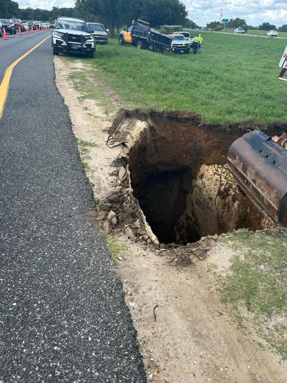 Sinkhole causes lane closure on Hwy 301/441 in Ocala, Florida