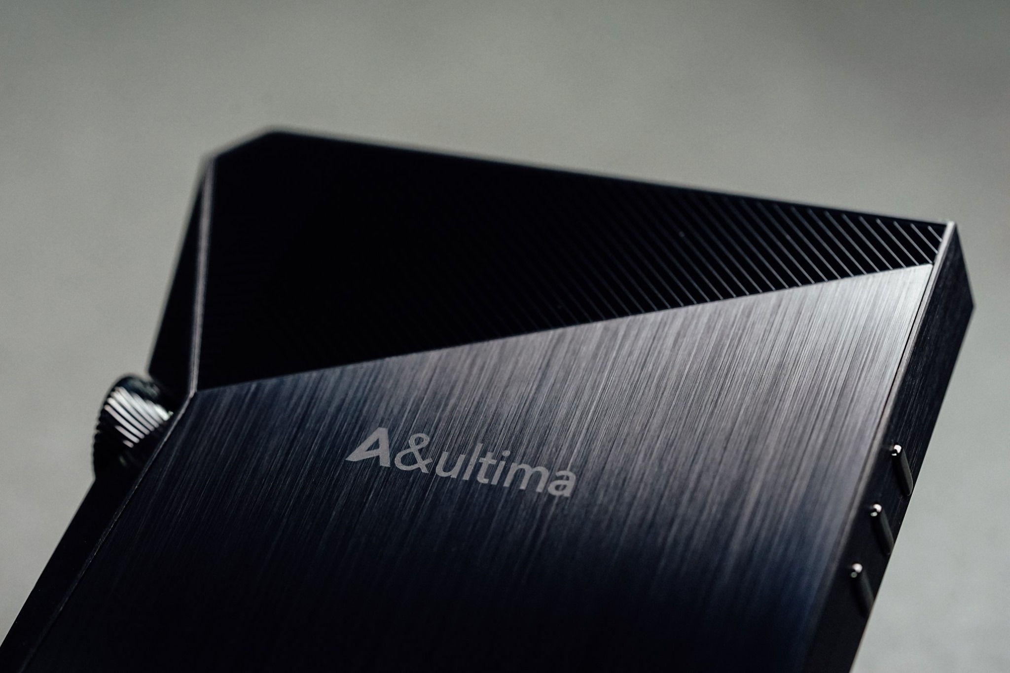 A&ultima SP2000. Now available in Onyx Black