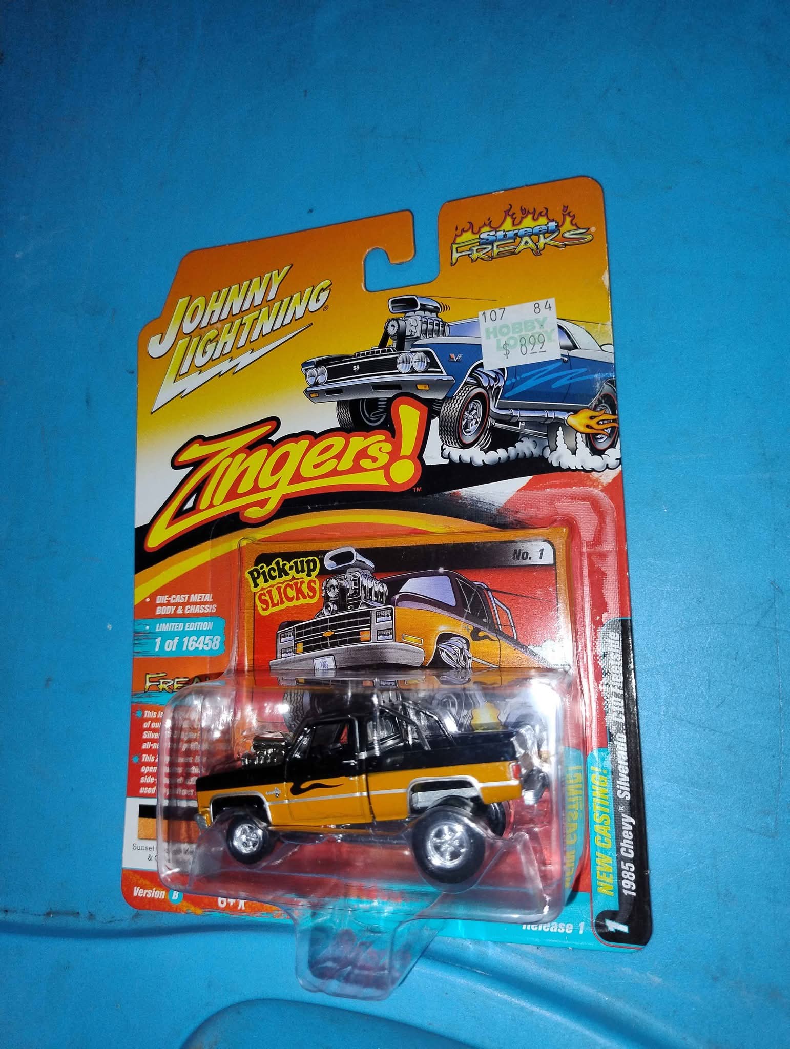 Greenlight 30547 - 1972 Chevrolet Cheyenne C10 In Scala 1/64, Colore Rosso E Grigio
