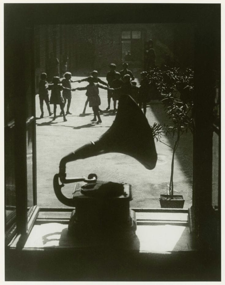 Image by Martin Munkácsi, 1934. #martinmunkacsi