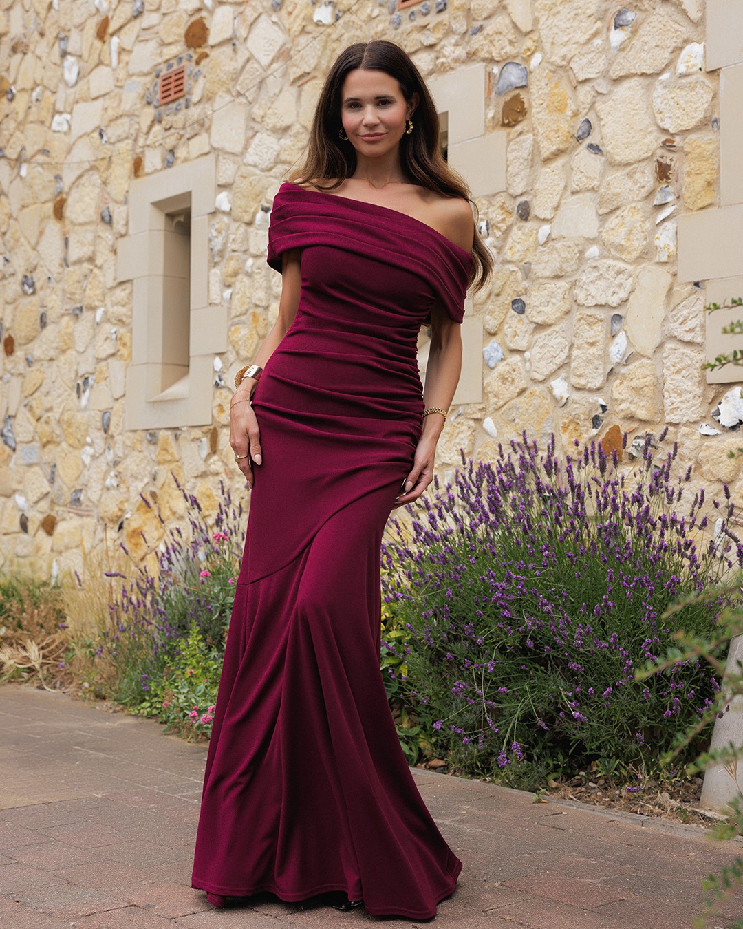 Rich burgundy, an elegant one-shoulder silhouette and a whole lot of confidence. ❤️ Made for grand entrances, champagne moments and nights worth dressing up for. 🥂 Where would you wear this? #goddiva #