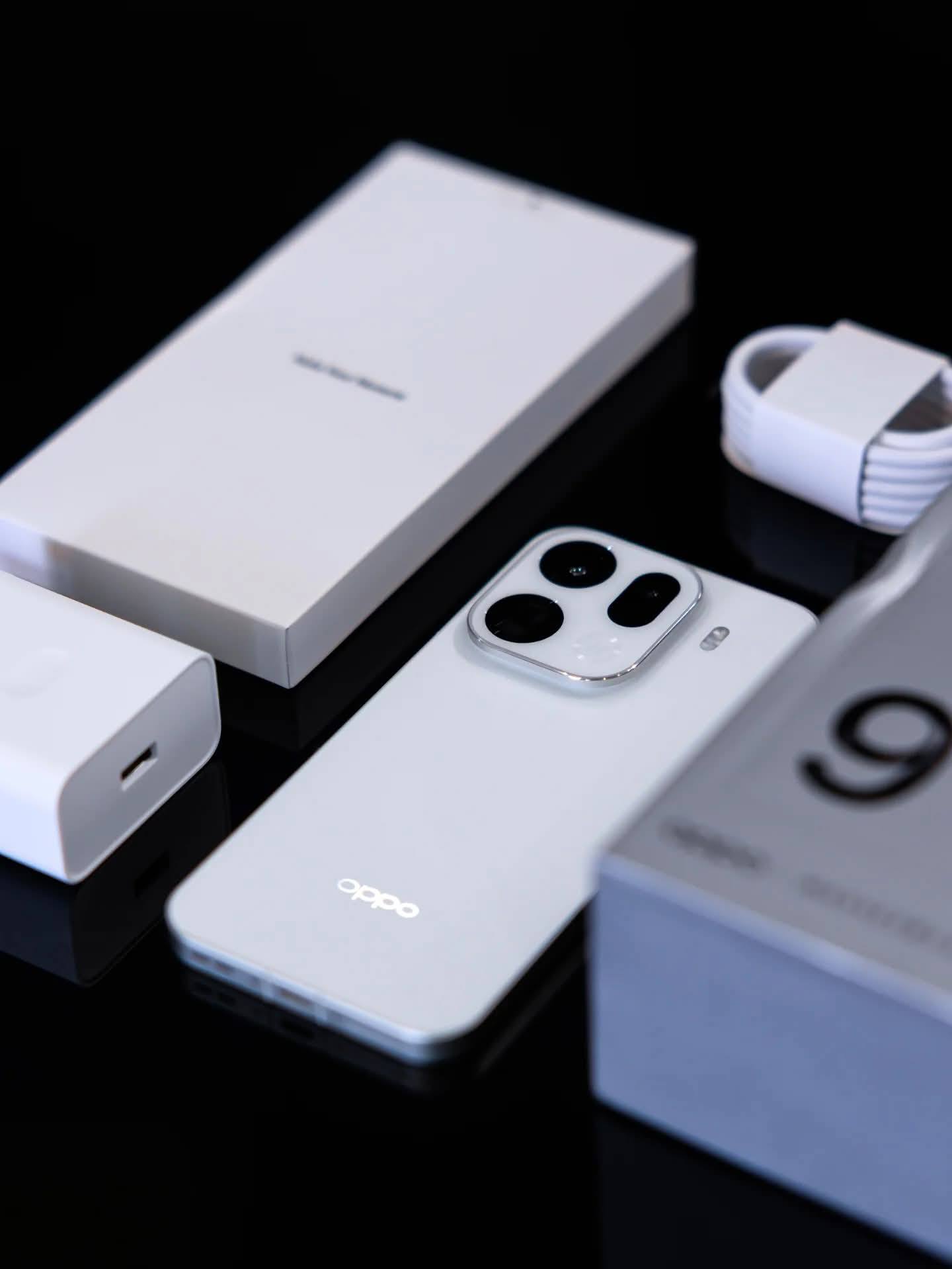 OPPO Find X9 Ultra launched in China 12 GB + 256 GB: ¥7499 (₹1