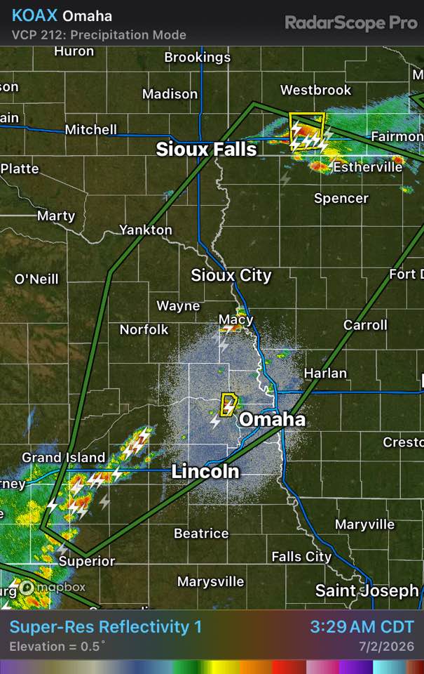 Locally heavy rain in green area #kswx