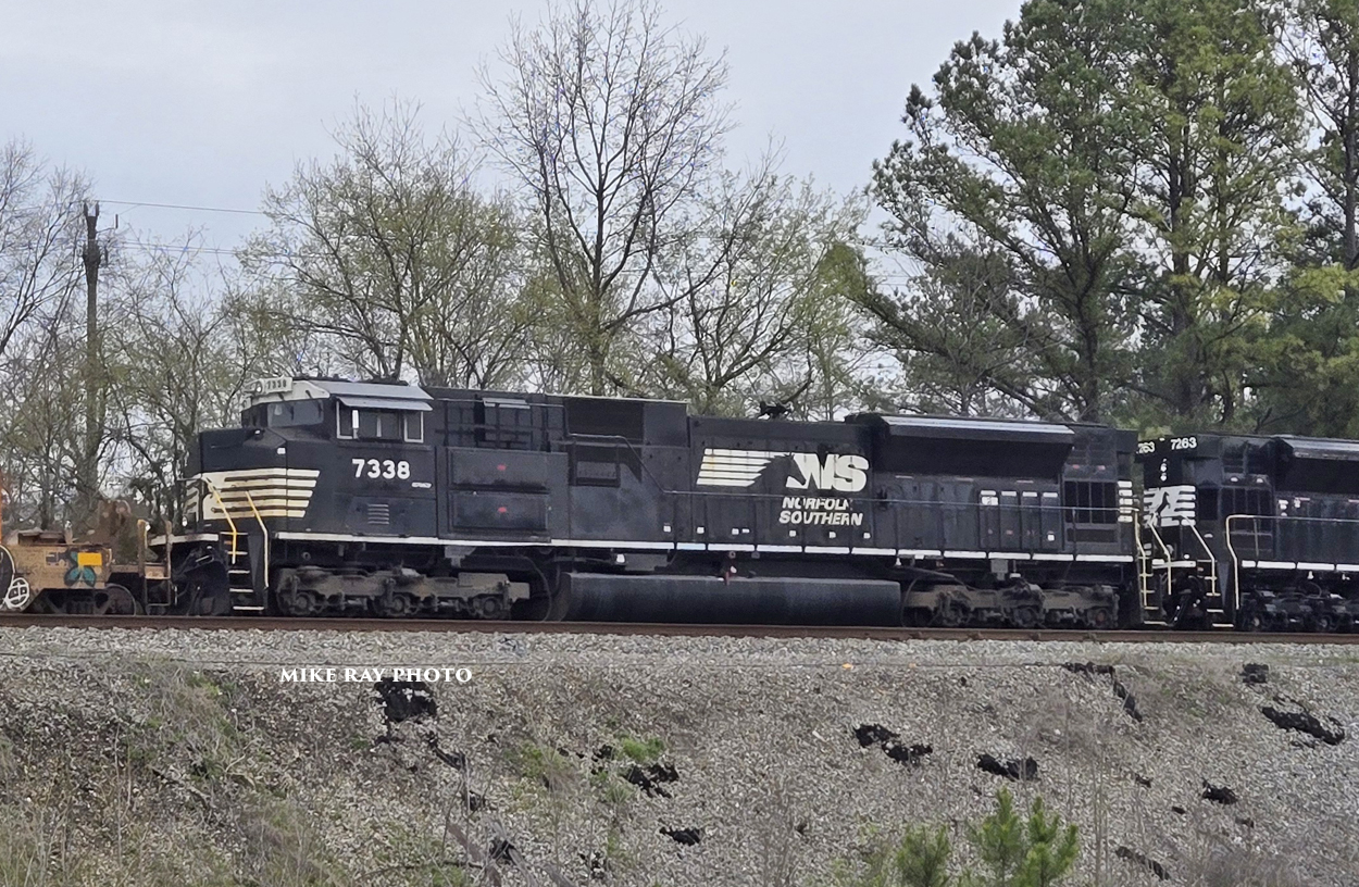 NS SD70ACU locomotives heading to Roanoke VA for storage