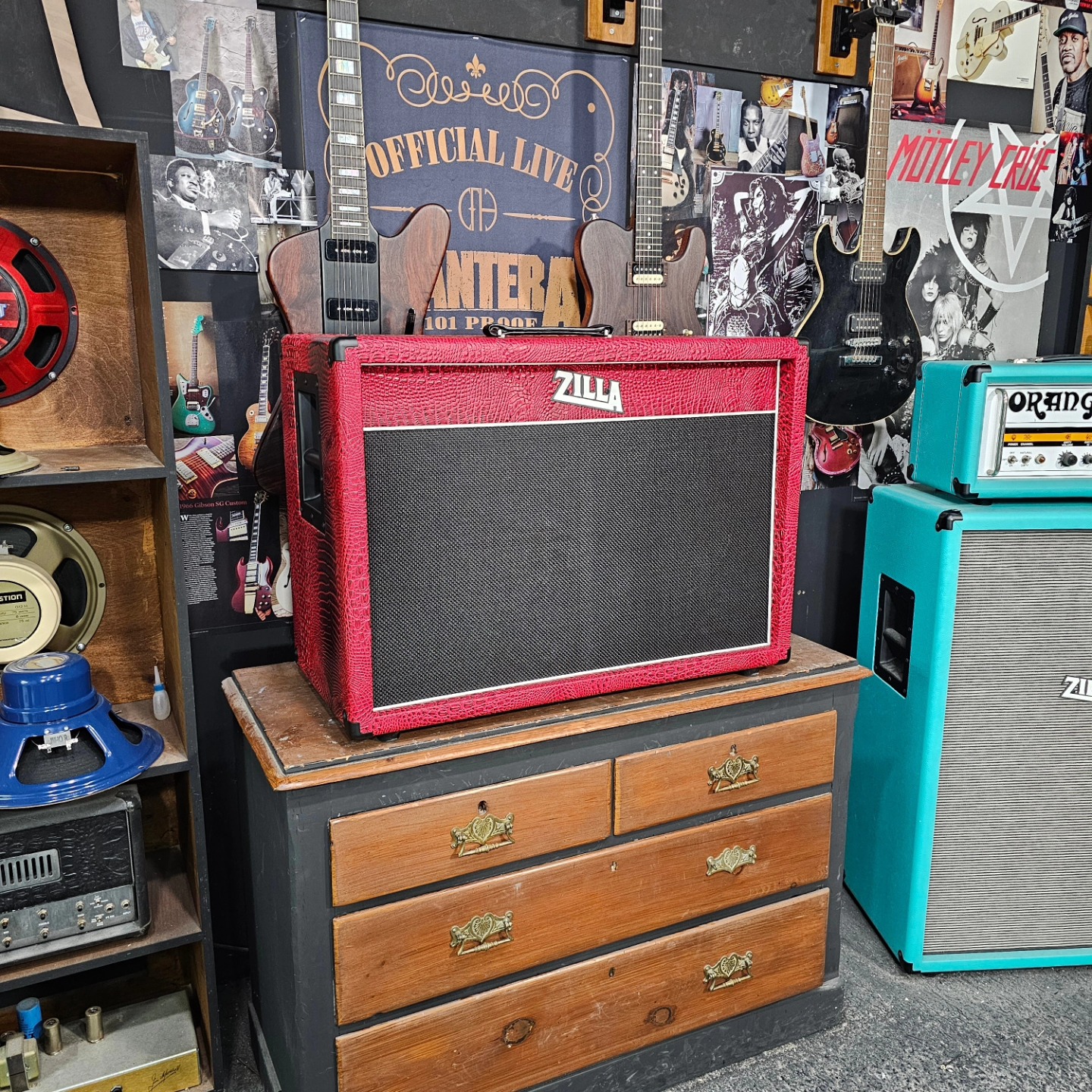 We love working with the red croc tolex. #2x12cab #croctolex