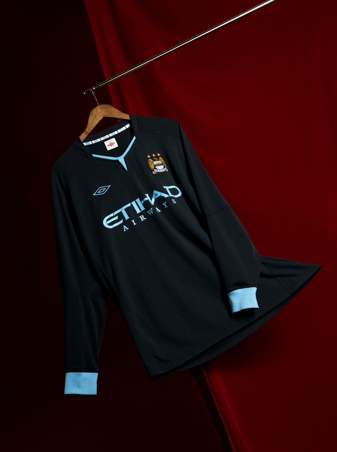 Manchester City 2010 Away by Umbro | Silva 🇪🇸 Hitting the site