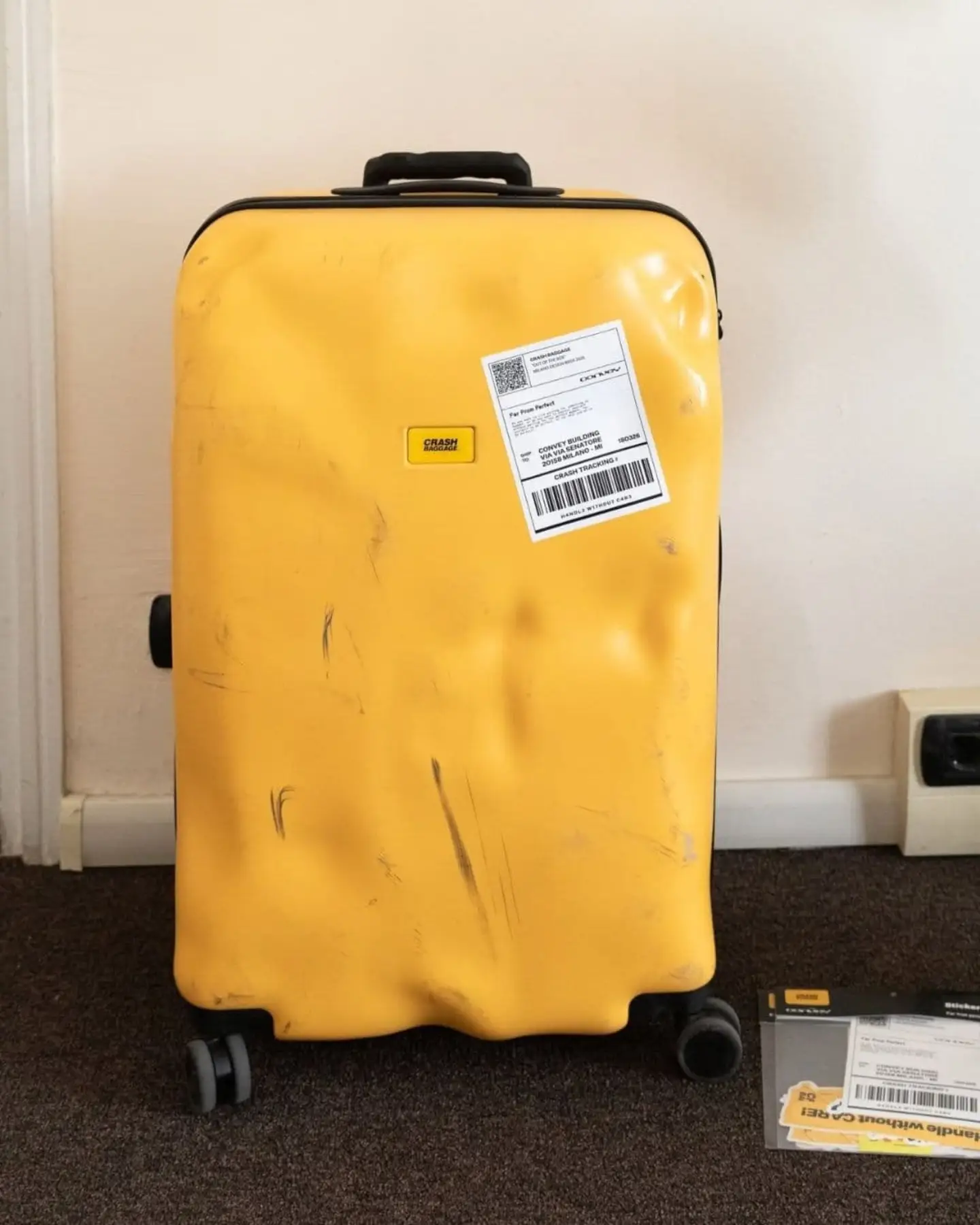 イタリア CRASH BAGGAGEのイエローのキャリーケース CRASH BAGGAGE JAPAN (@CrashBaggageJapan) • Facebook