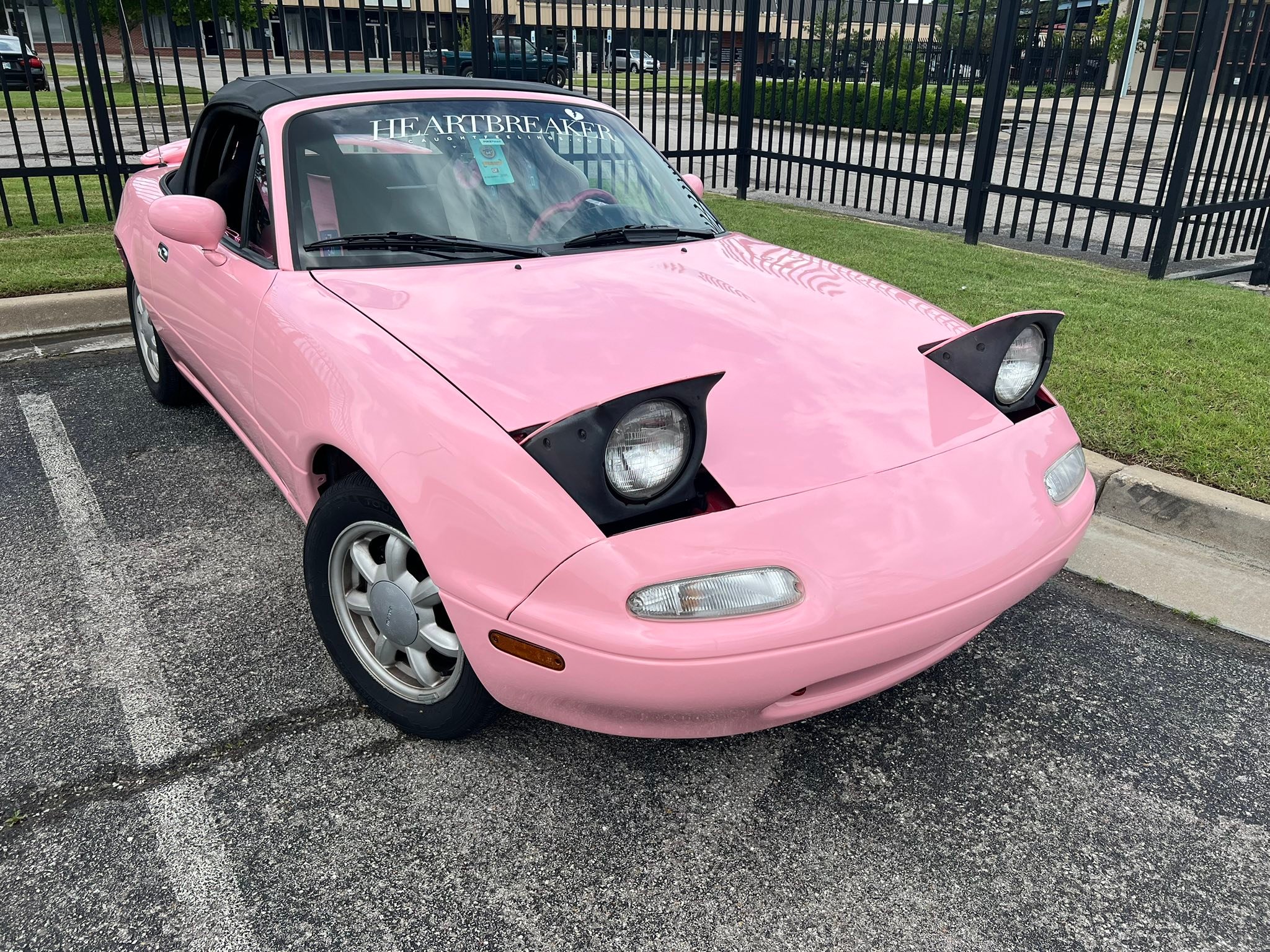 😎 🩷 Checkout the “Heartbreaker” … the 1991 Mazda USA Miata pink