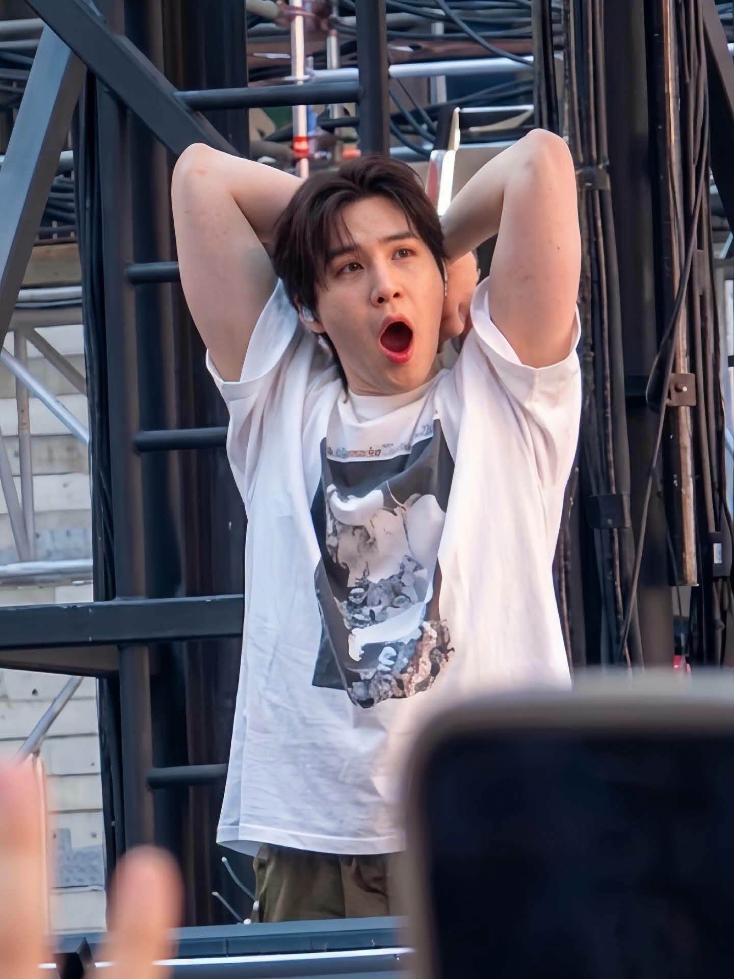 Suga's adorable sleepy moment at BTS Munich soundcheck